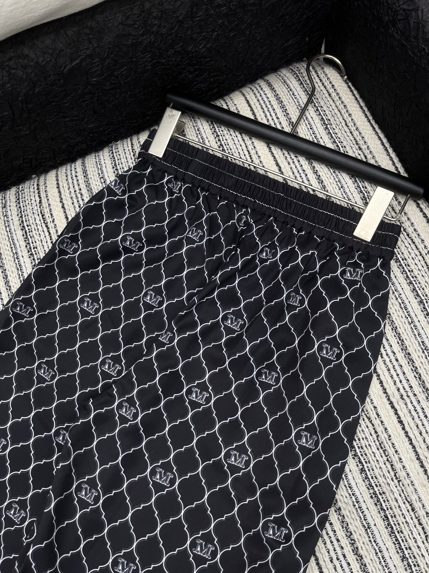 🛒𝐍𝐄𝐖 · 𝟐𝟎𝟐5/爆款现货

原单品质  设计师｜25新款印花抽绳休闲裤
颜色百搭高级  定制面料