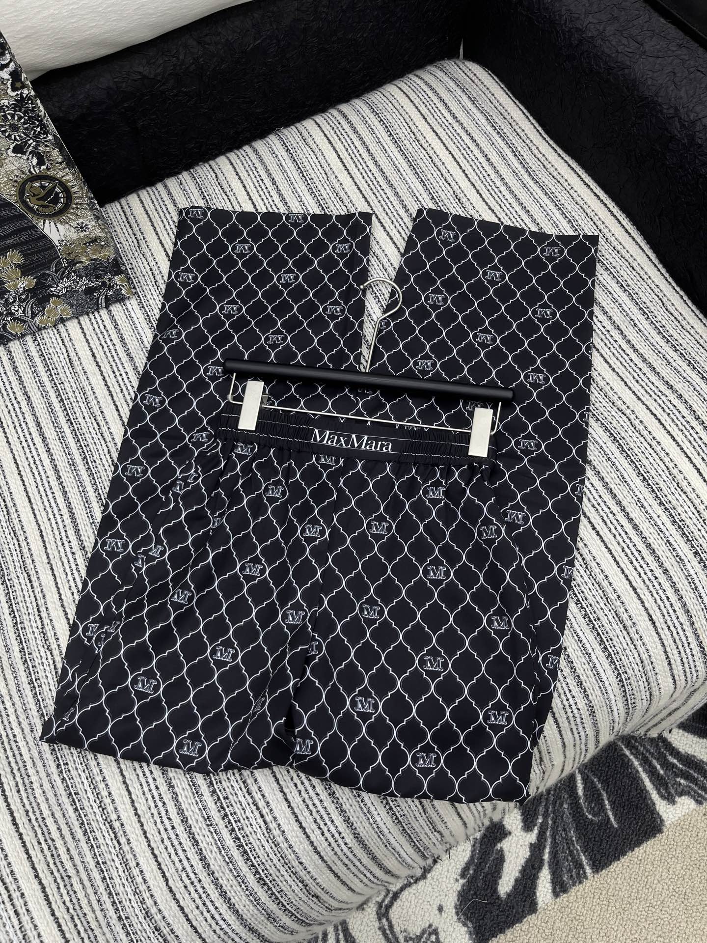 🛒𝐍𝐄𝐖 · 𝟐𝟎𝟐5/爆款现货

原单品质  设计师｜25新款印花抽绳休闲裤
颜色百搭高级  定制面料