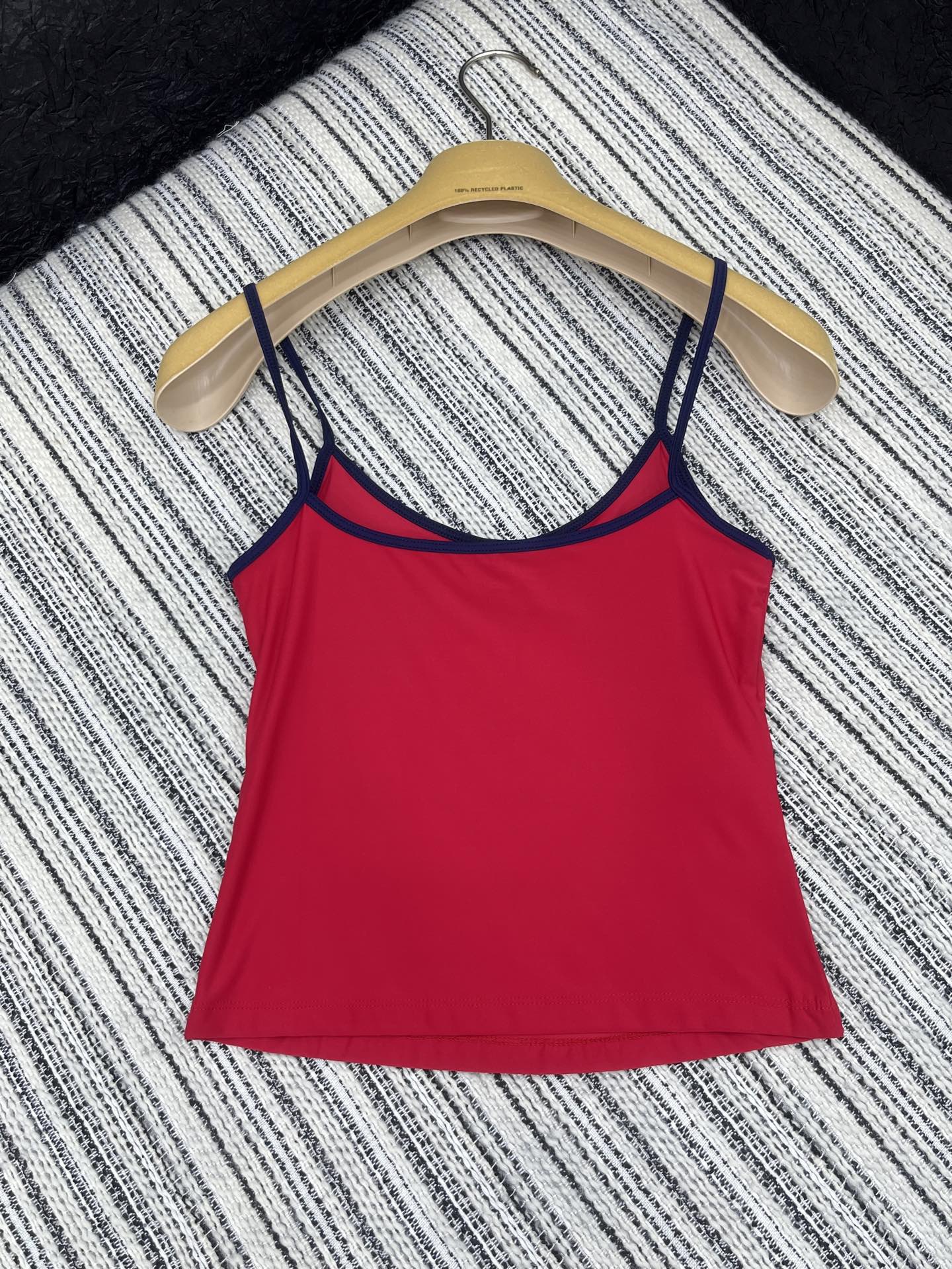 🛒𝐍𝐄𝐖 · 𝟐𝟎𝟐5/爆款现货

【原版定制】 Miu Mi*｜25春夏经典贴布绣撞色背心
订制高品质