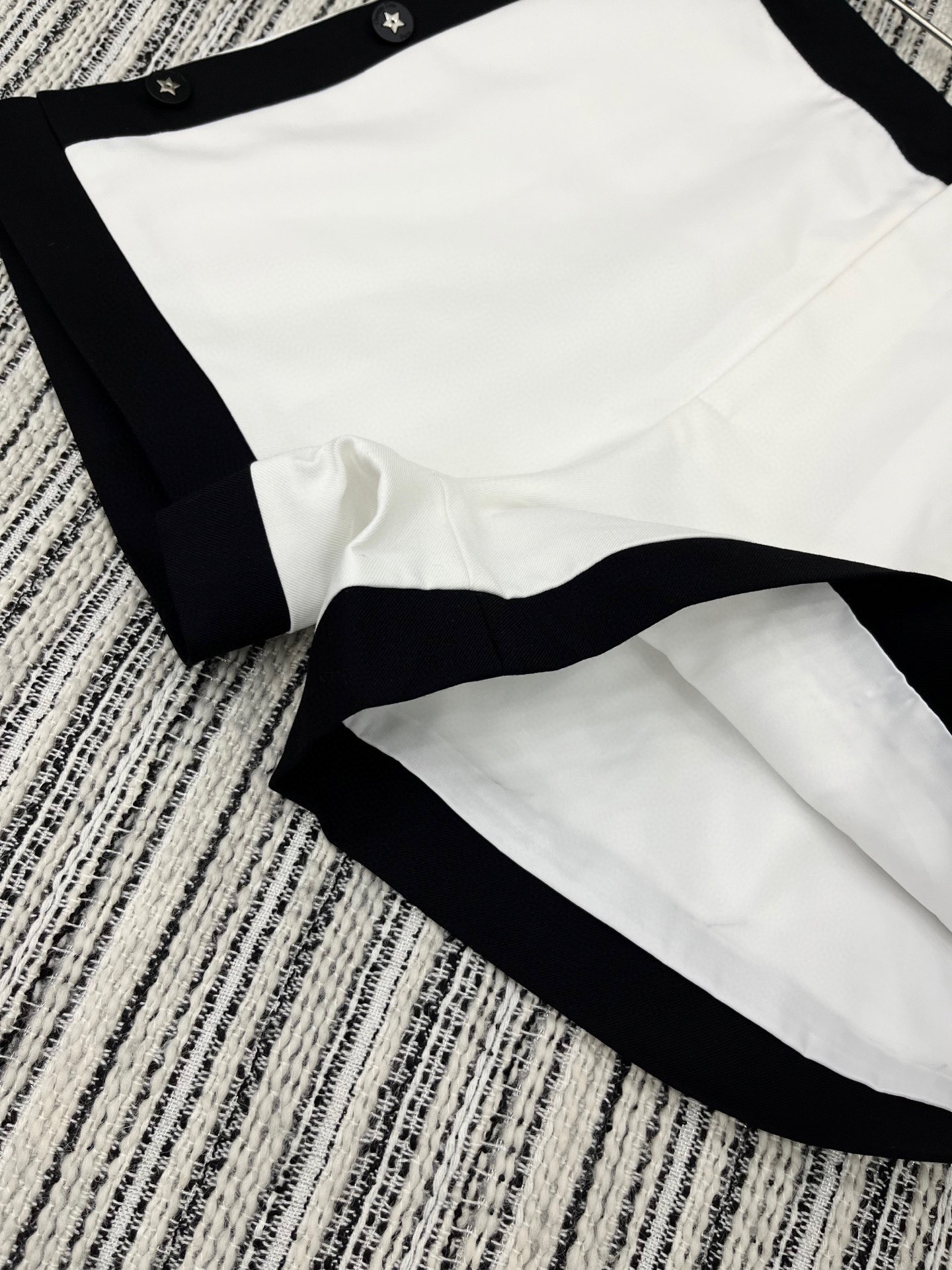 🛒𝐍𝐄𝐖 · 𝟐𝟎𝟐5/爆款

原单品质  Dio*｜ 2025新品撞色拼接休闲短裤
定制YB进口材质 