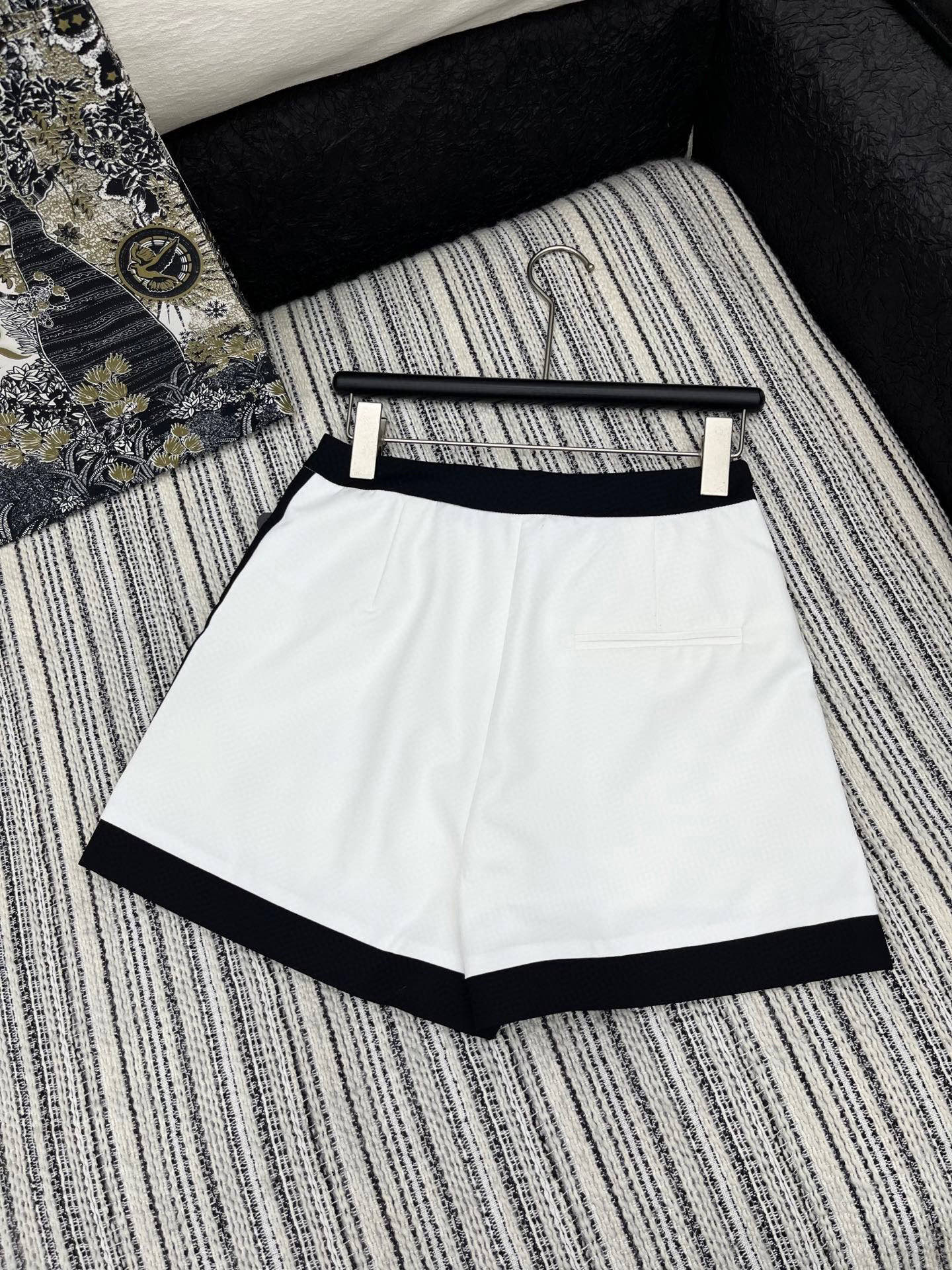 🛒𝐍𝐄𝐖 · 𝟐𝟎𝟐5/爆款

原单品质  Dio*｜ 2025新品撞色拼接休闲短裤
定制YB进口材质 