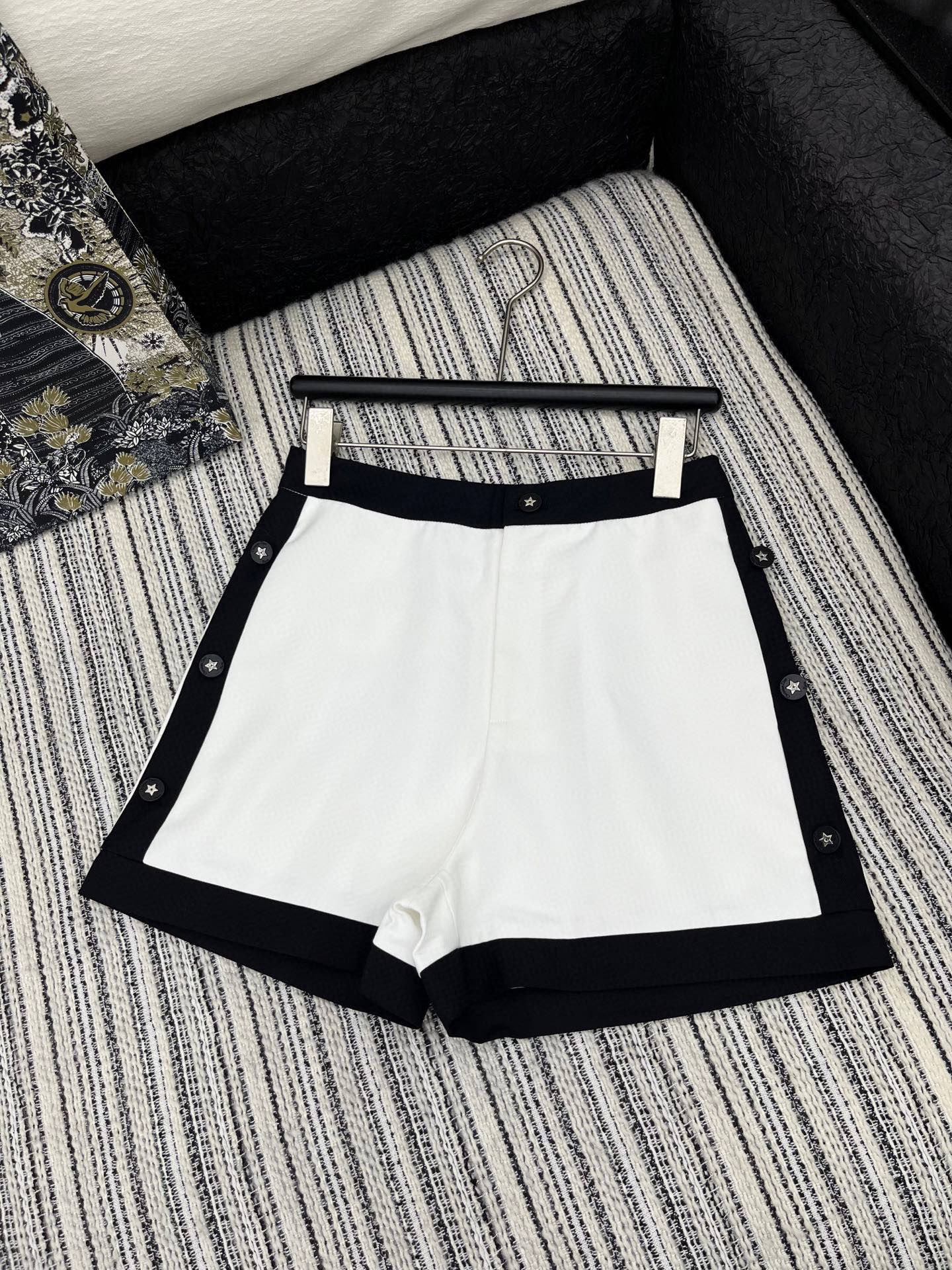 🛒𝐍𝐄𝐖 · 𝟐𝟎𝟐5/爆款

原单品质  Dio*｜ 2025新品撞色拼接休闲短裤
定制YB进口材质 