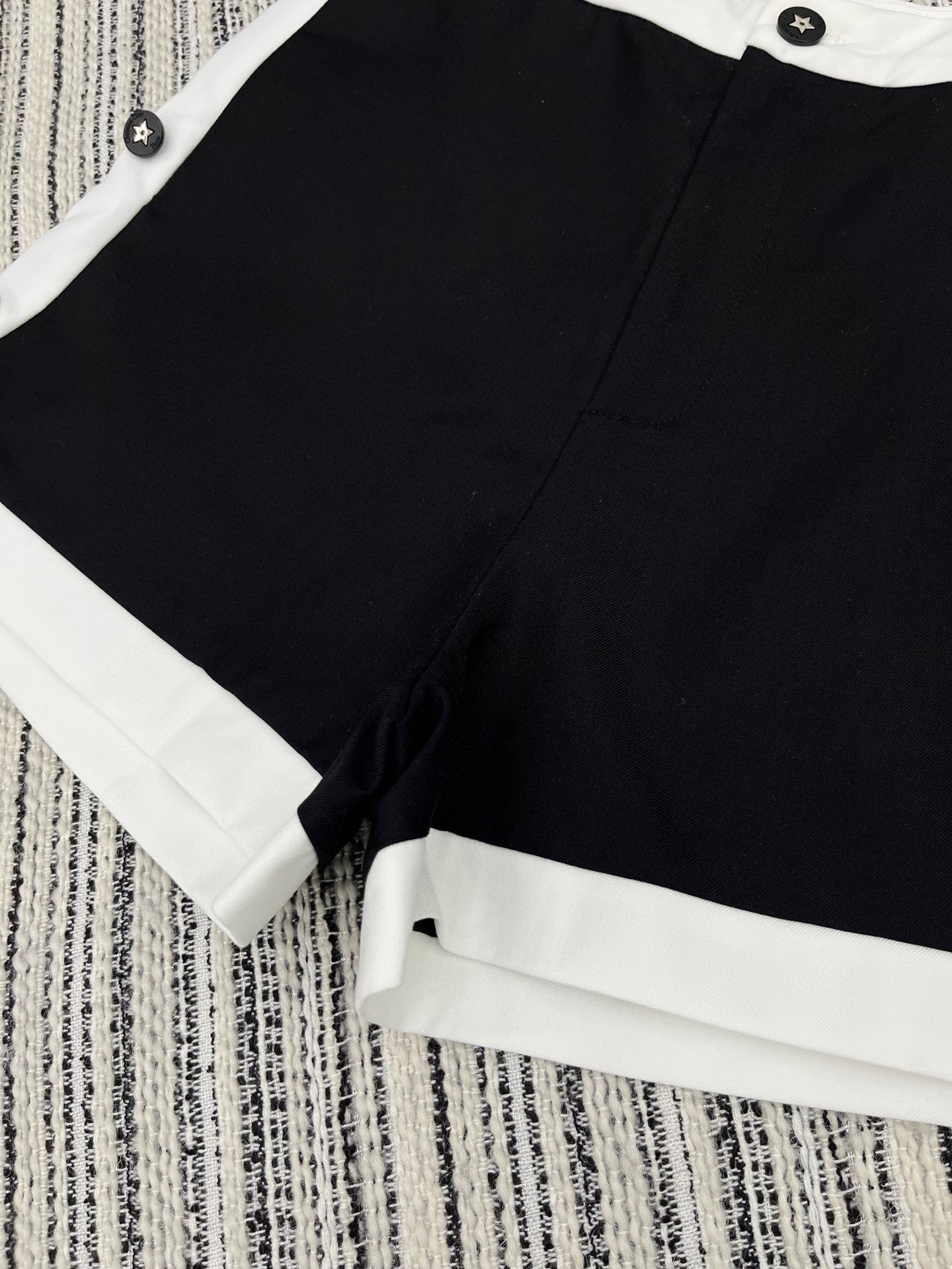 🛒𝐍𝐄𝐖 · 𝟐𝟎𝟐5/爆款

原单品质  Dio*｜ 2025新品撞色拼接休闲短裤
定制YB进口材质 