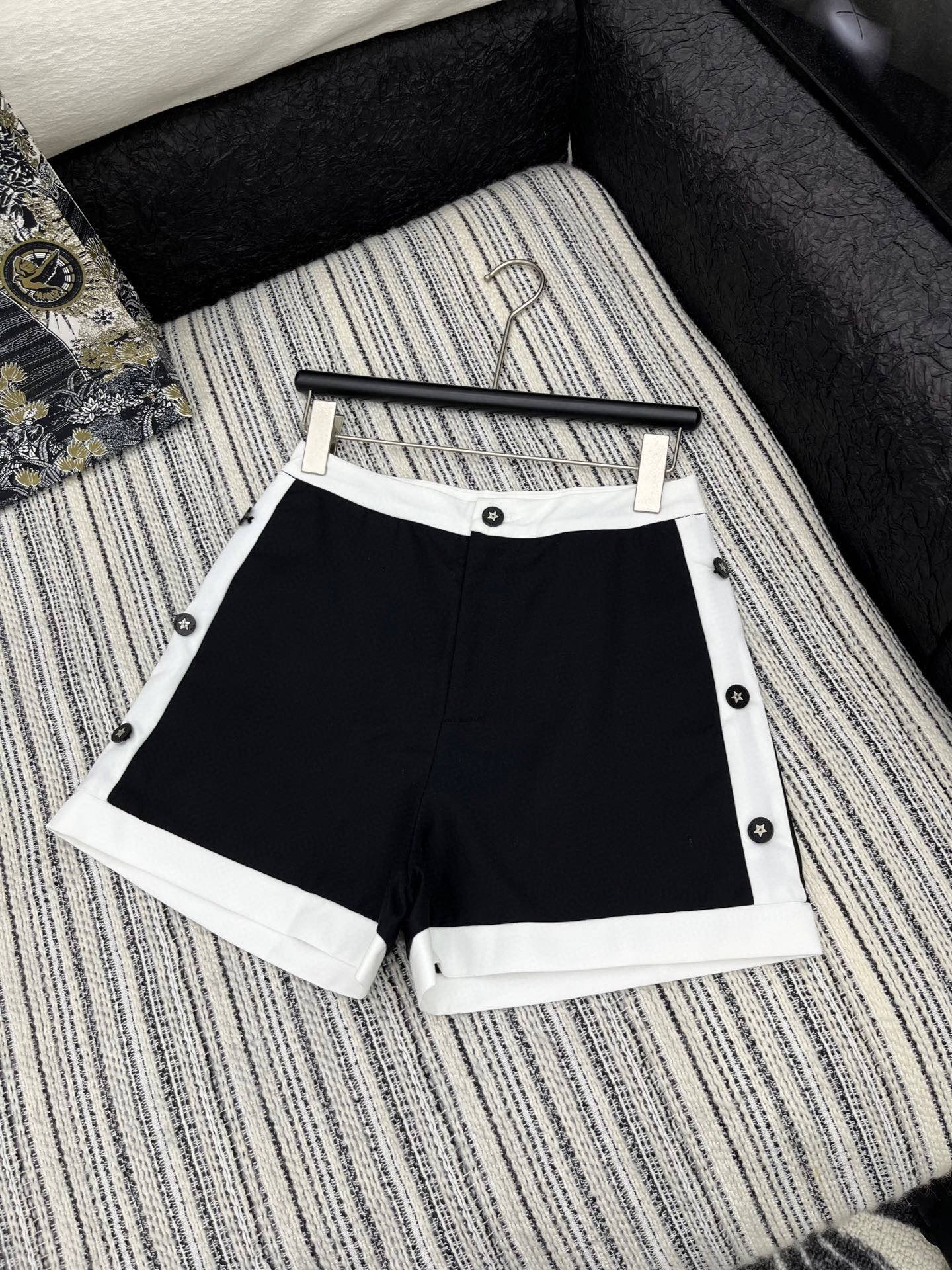 🛒𝐍𝐄𝐖 · 𝟐𝟎𝟐5/爆款

原单品质  Dio*｜ 2025新品撞色拼接休闲短裤
定制YB进口材质 