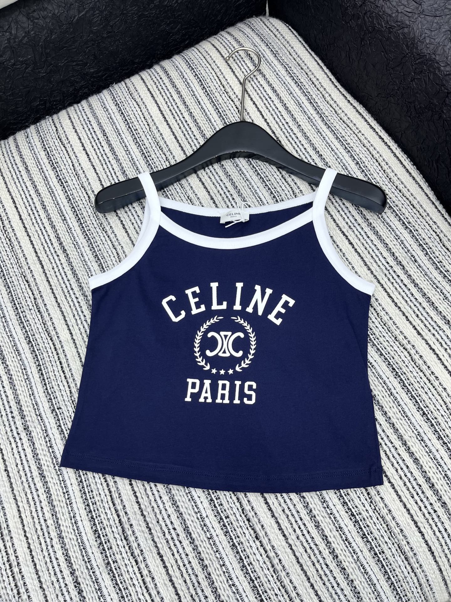 🛒𝐍𝐄𝐖 · 𝟐𝟎𝟐5/爆款现货

原单品质  Celin*｜25新品印花撞色吊带
精致视觉效果  上身
