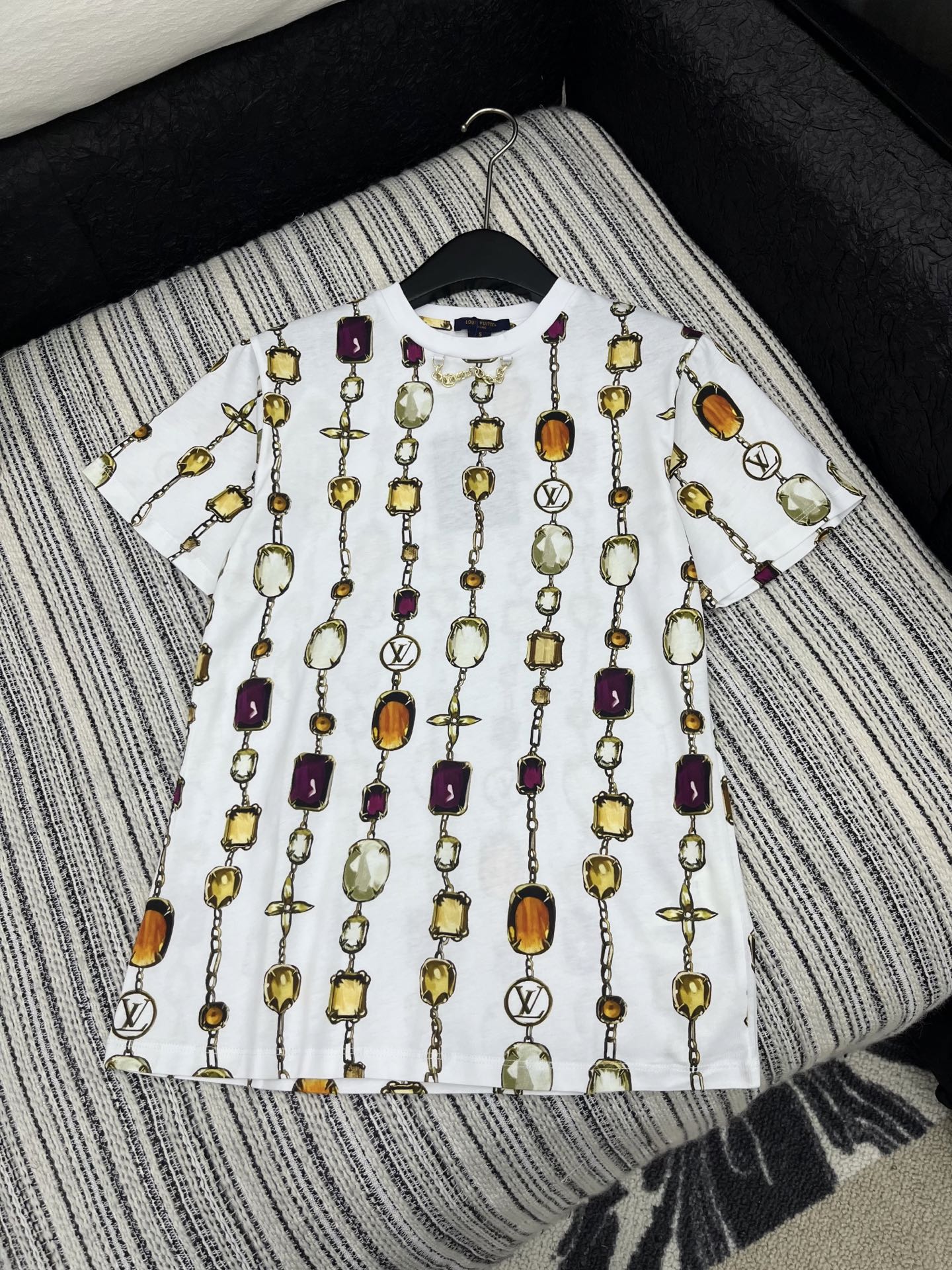 🛒𝐍𝐄𝐖 · 𝟐𝟎𝟐5/爆款现货

原单品质 LV*｜2025新品圆领印花𝑇𝑒𝑒
常规版型  定制YB全