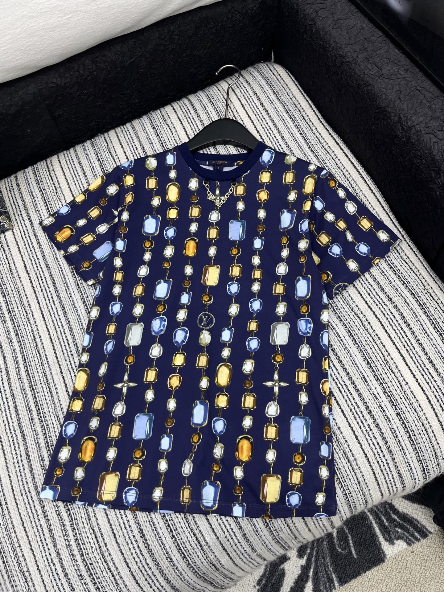 🛒𝐍𝐄𝐖 · 𝟐𝟎𝟐5/爆款现货

原单品质 LV*｜2025新品圆领印花𝑇𝑒𝑒
常规版型  定制YB全