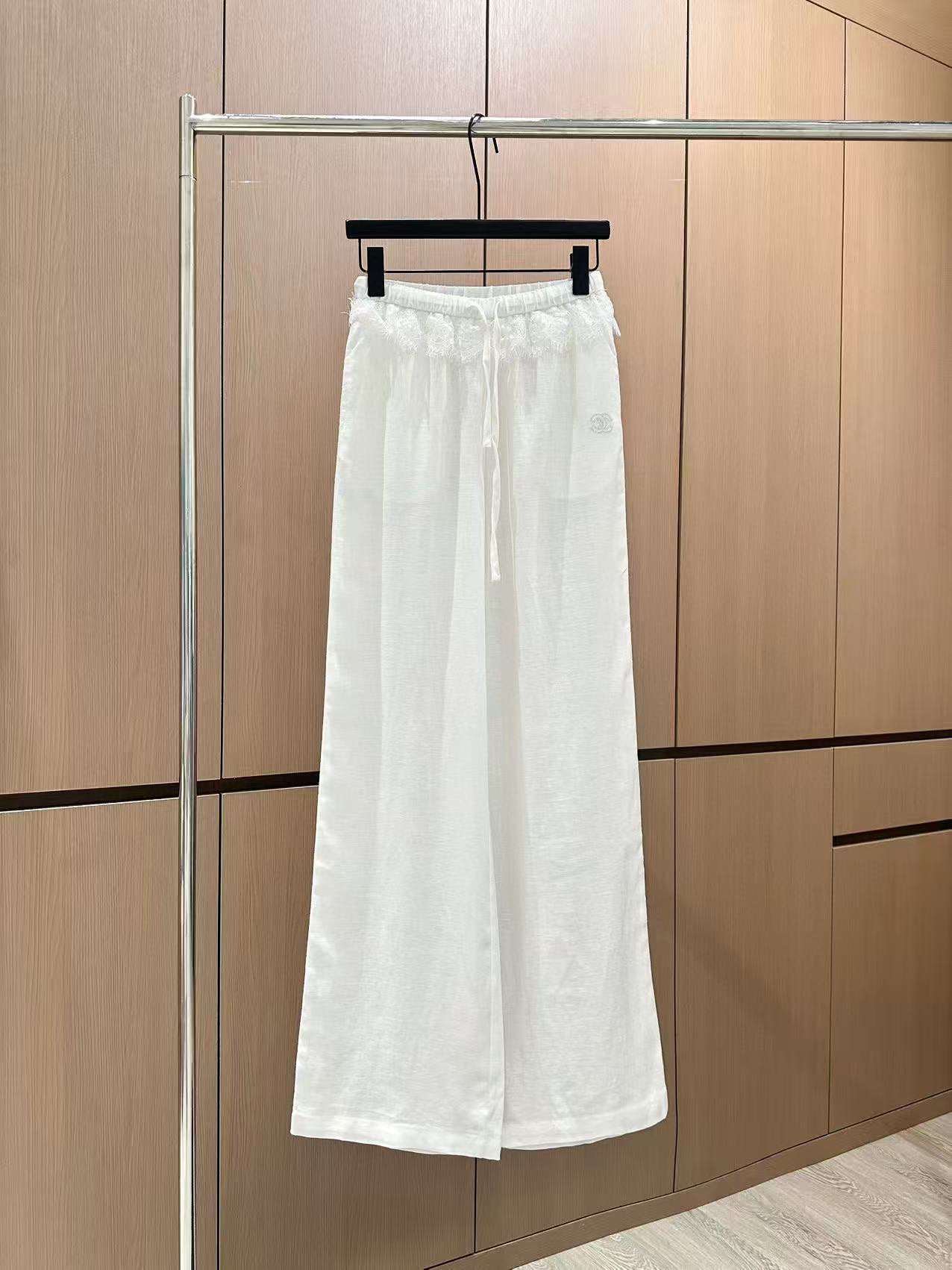 🛒𝐍𝐄𝐖 · 𝟐𝟎𝟐5/爆款现货

原单品质  Chan*｜25新款麻料休闲裤
订制高品质面料质感超赞！