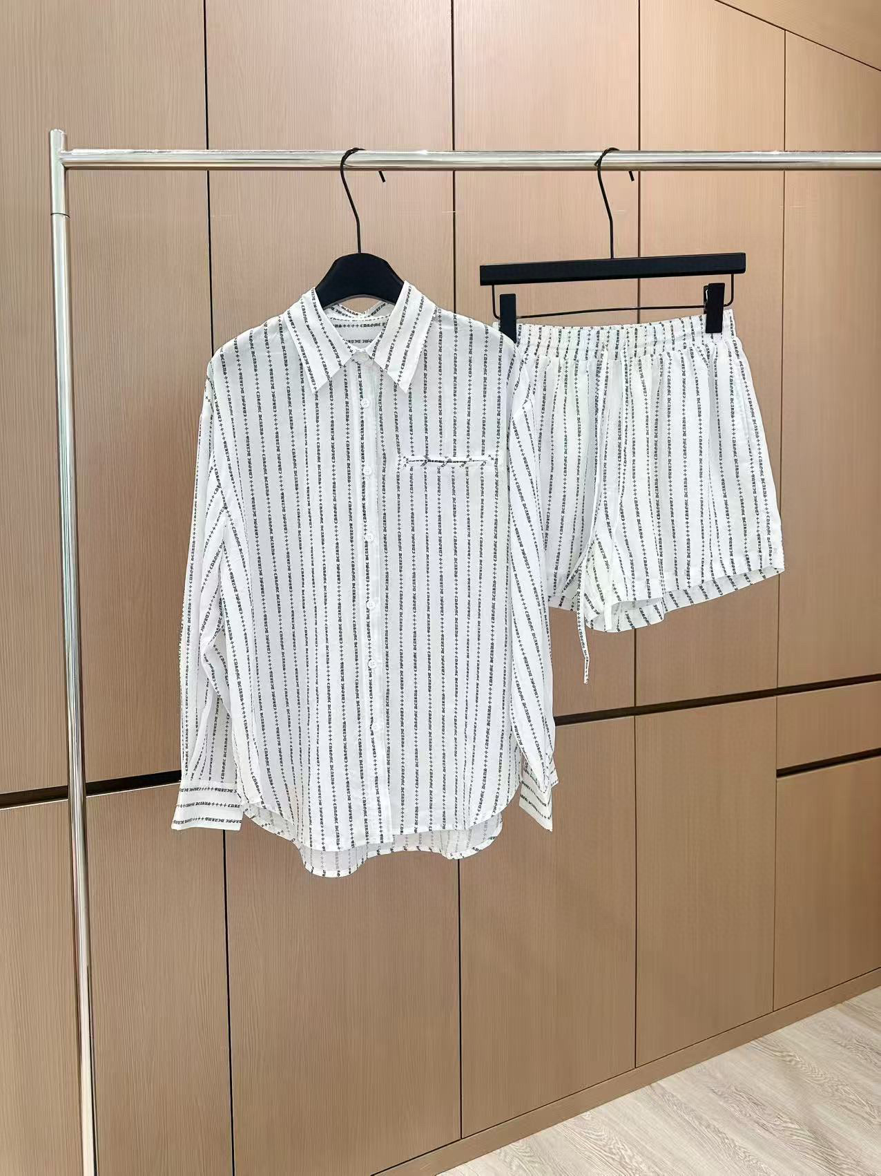 🛒𝐍𝐄𝐖 · 𝟐𝟎𝟐5/爆款现货

原单品质  小众｜25新品衬衫套装！
定制翻领衬衫 搭配松紧抽绳短裤