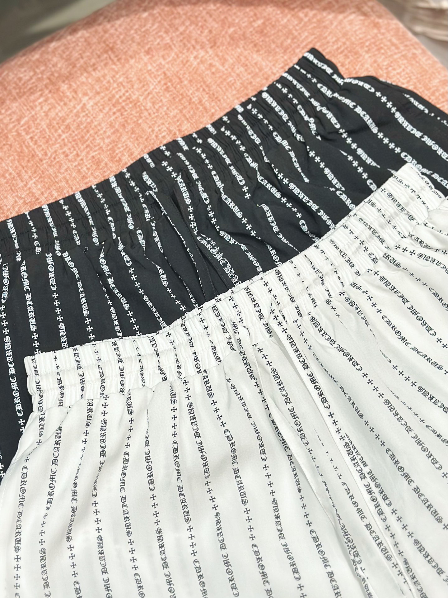 🛒𝐍𝐄𝐖 · 𝟐𝟎𝟐5/爆款现货

原单品质  小众｜25新品衬衫套装！
定制翻领衬衫 搭配松紧抽绳短裤