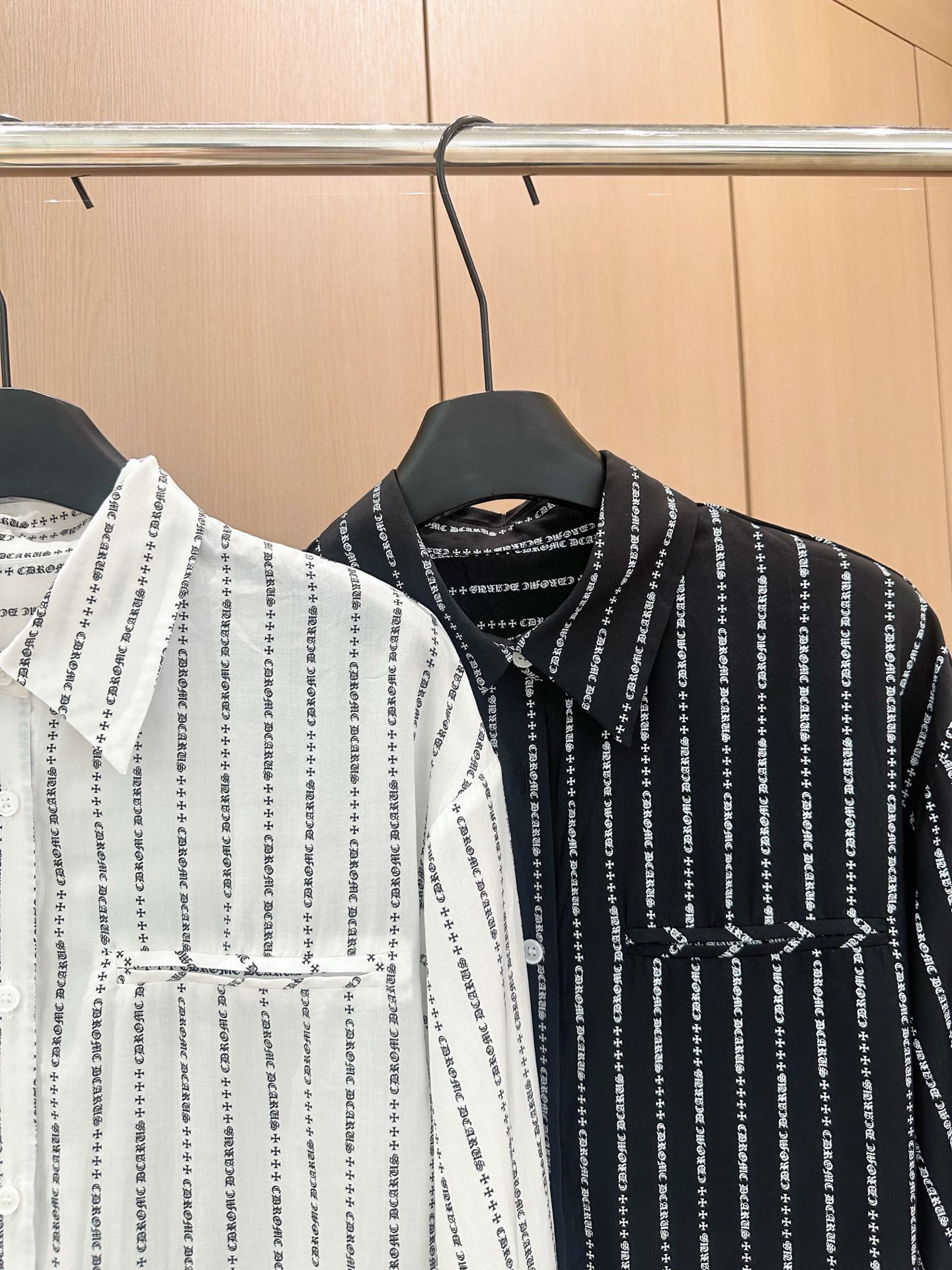 🛒𝐍𝐄𝐖 · 𝟐𝟎𝟐5/爆款现货

原单品质  小众｜25新品衬衫套装！
定制翻领衬衫 搭配松紧抽绳短裤