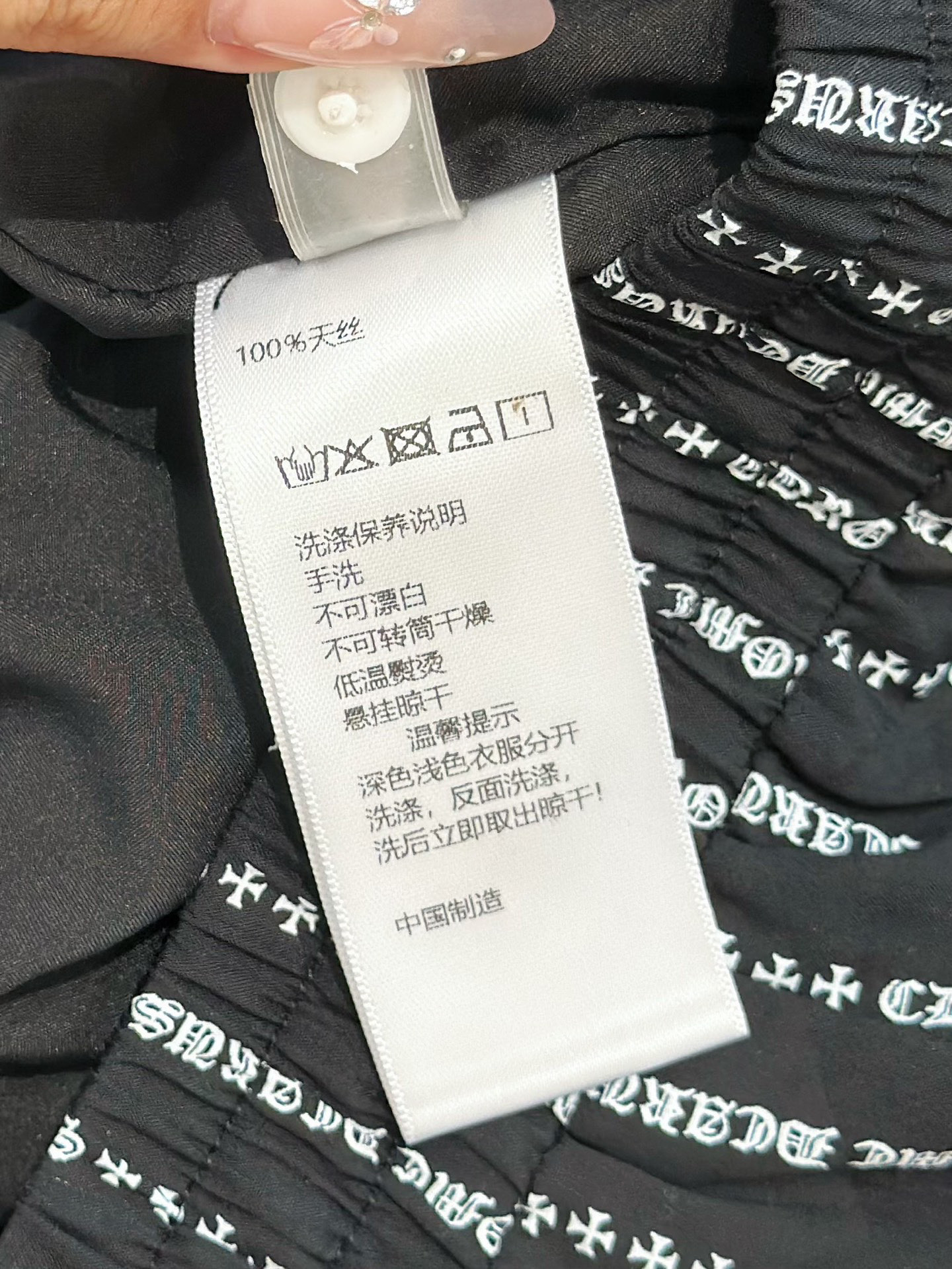 🛒𝐍𝐄𝐖 · 𝟐𝟎𝟐5/爆款现货

原单品质  小众｜25新品衬衫套装！
定制翻领衬衫 搭配松紧抽绳短裤