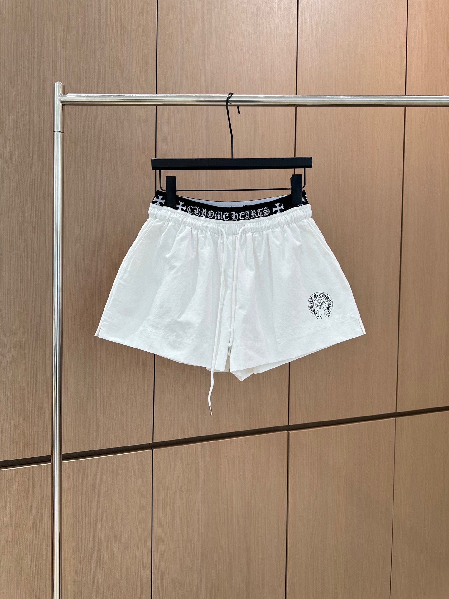 🛒𝐍𝐄𝐖 · 𝟐𝟎𝟐5/爆款现货

原单高品质  设计师*｜25新款双腰头印花抽绳短裤
颜色百搭高级  
