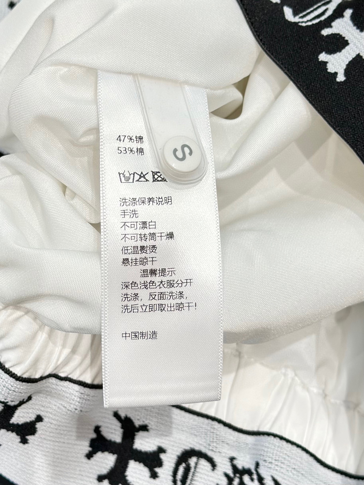 🛒𝐍𝐄𝐖 · 𝟐𝟎𝟐5/爆款现货

原单高品质  设计师*｜25新款双腰头印花抽绳短裤
颜色百搭高级  