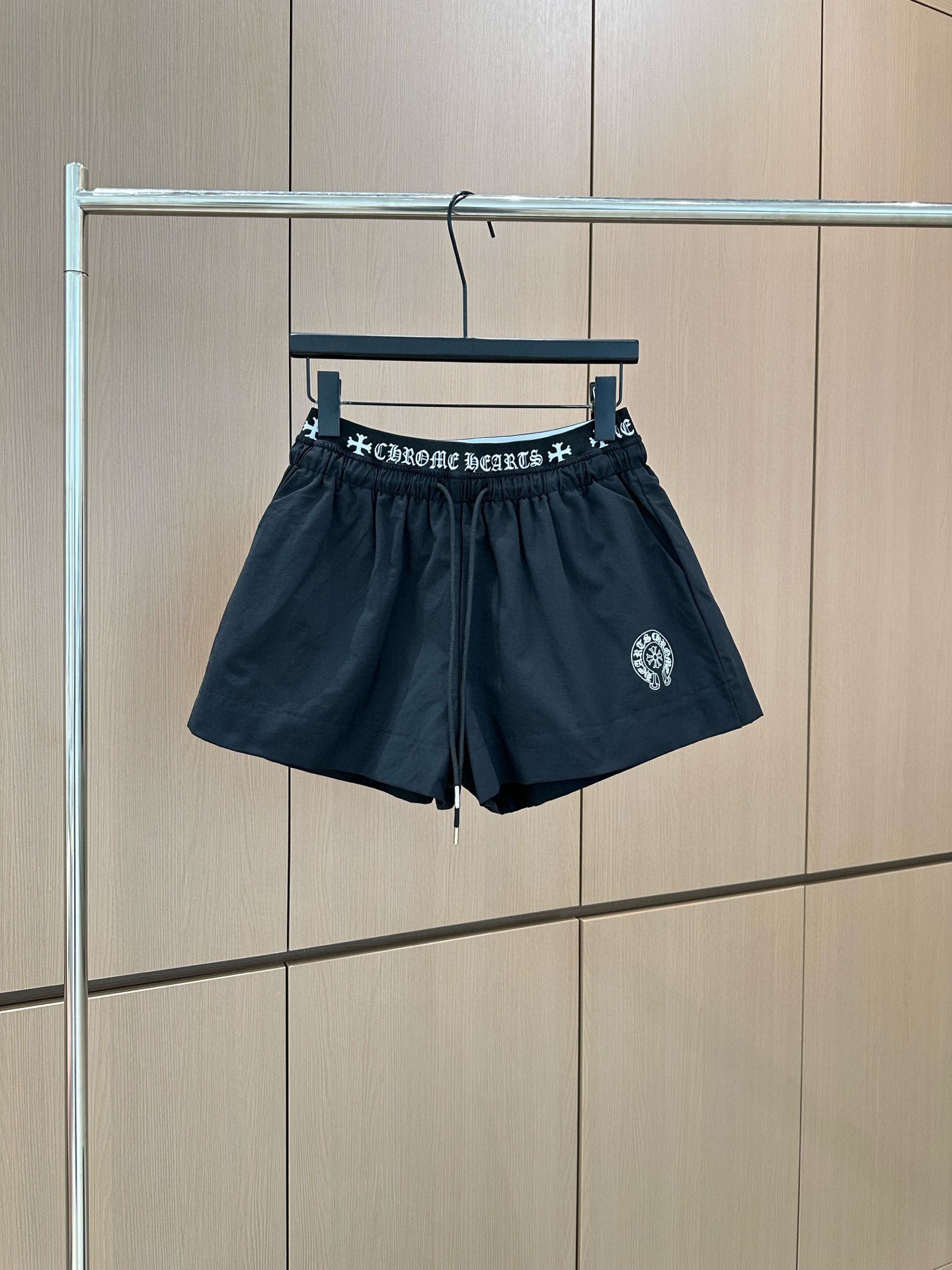 🛒𝐍𝐄𝐖 · 𝟐𝟎𝟐5/爆款现货

原单高品质  设计师*｜25新款双腰头印花抽绳短裤
颜色百搭高级  