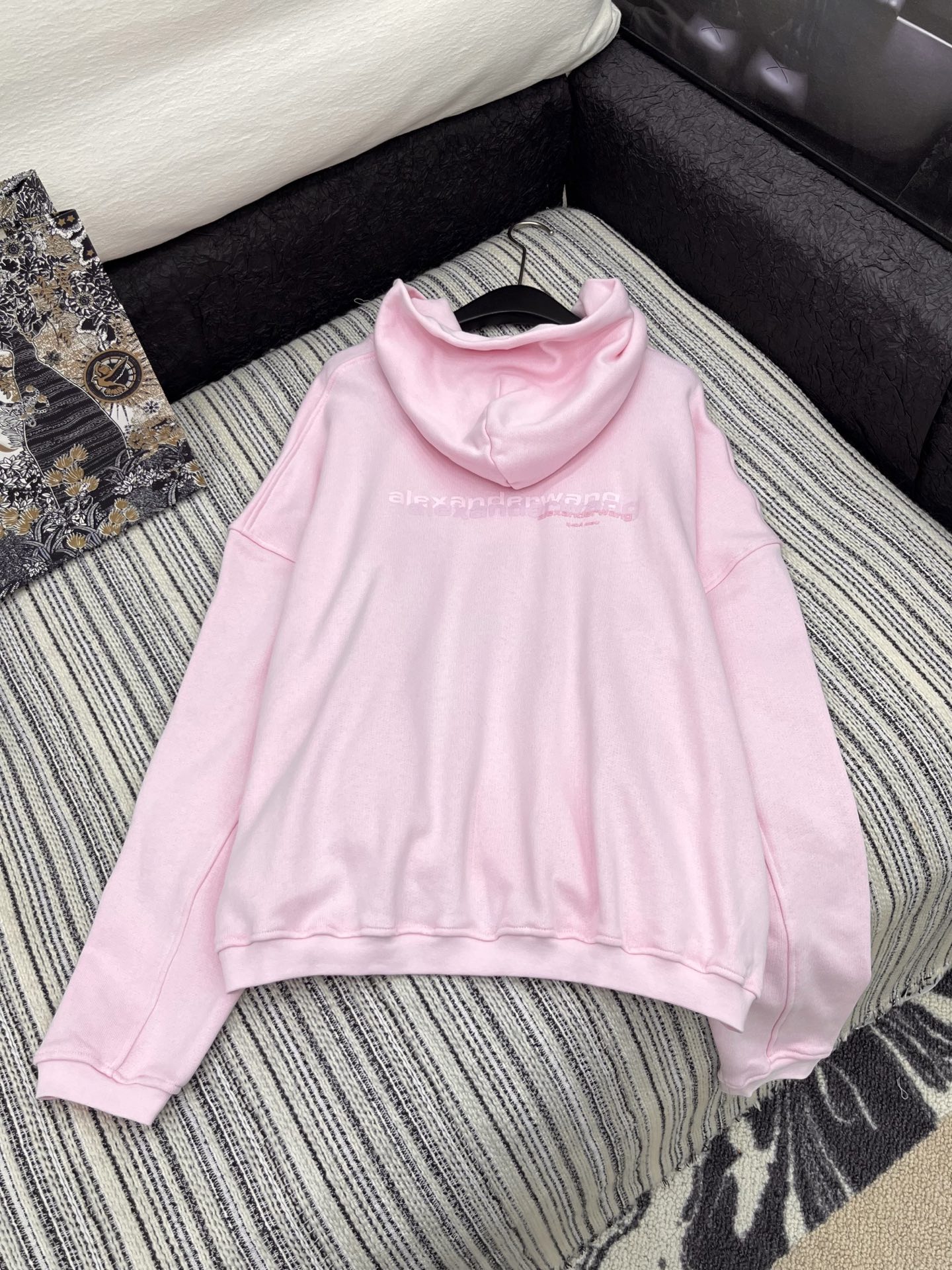🛒𝐍𝐄𝐖 · 𝟐𝟎𝟐5/爆款现货

【原版定制】Alex*｜25早秋经典双拉链戴帽卫衣外套
干净利落的裁