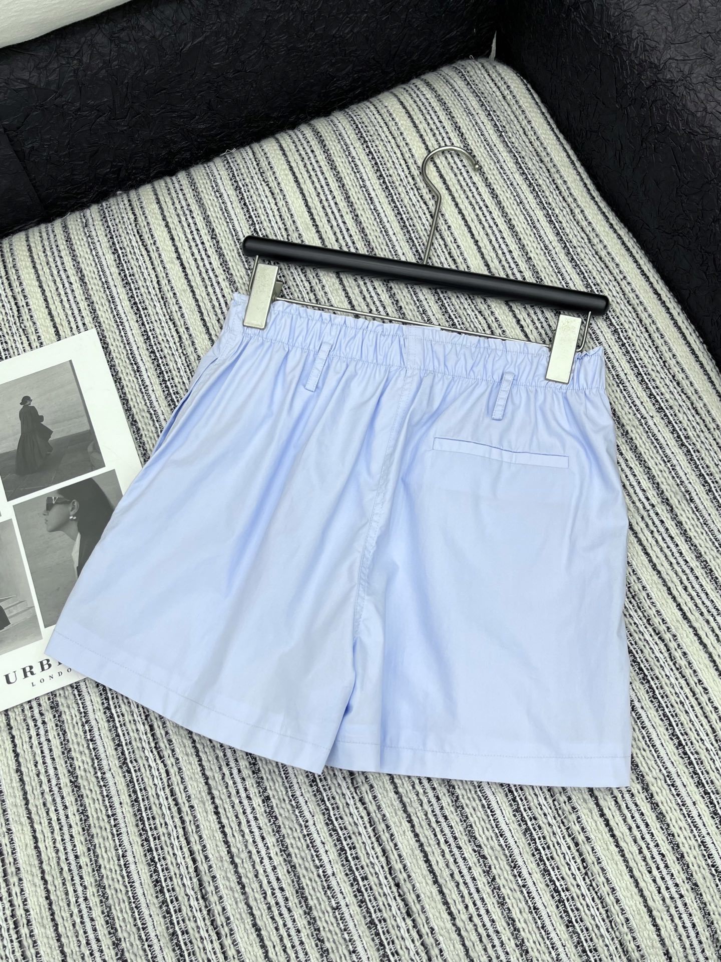 🛒𝐍𝐄𝐖 · 𝟐𝟎𝟐5/爆款现货
坠入复古甜梦,邂逅法式浪漫✨
Prad*宫廷风短袖衬衫以清爽的色系
