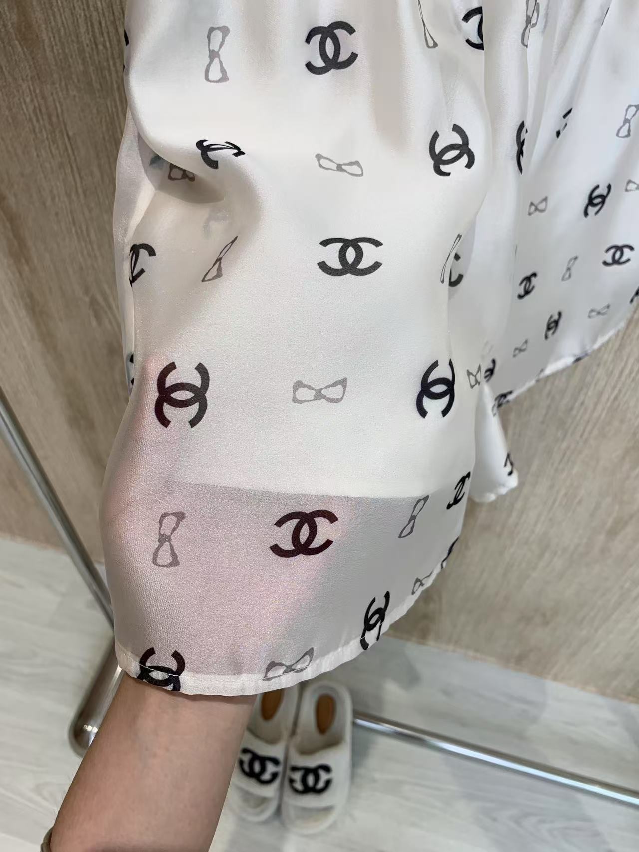 🛒𝐍𝐄𝐖 · 𝟐𝟎𝟐5/爆款现货

原单品质  Chane*｜ 25春夏新品衬衫防晒套装！
高端定制外套