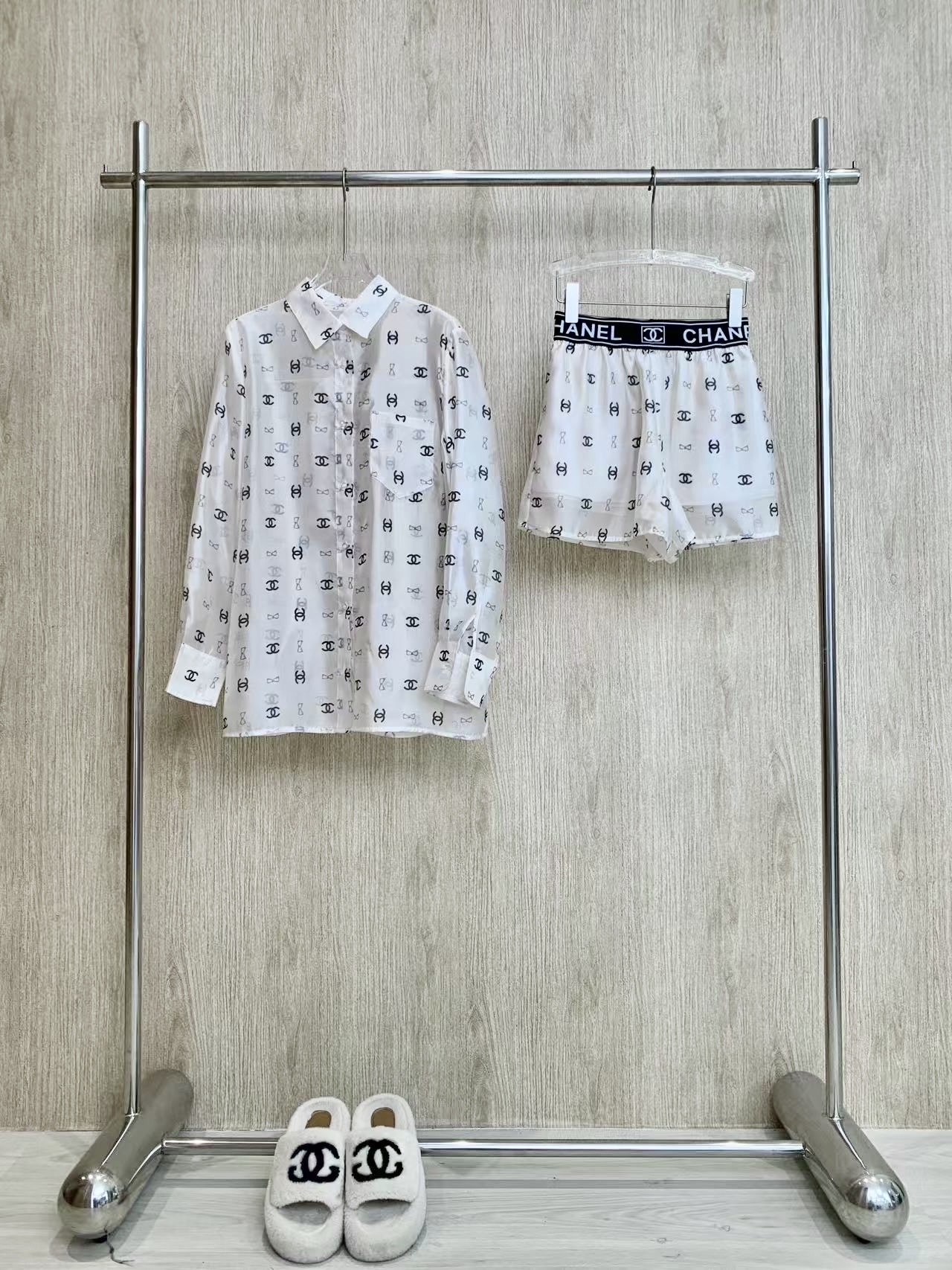 🛒𝐍𝐄𝐖 · 𝟐𝟎𝟐5/爆款现货

原单品质  Chane*｜ 25春夏新品衬衫防晒套装！
高端定制外套