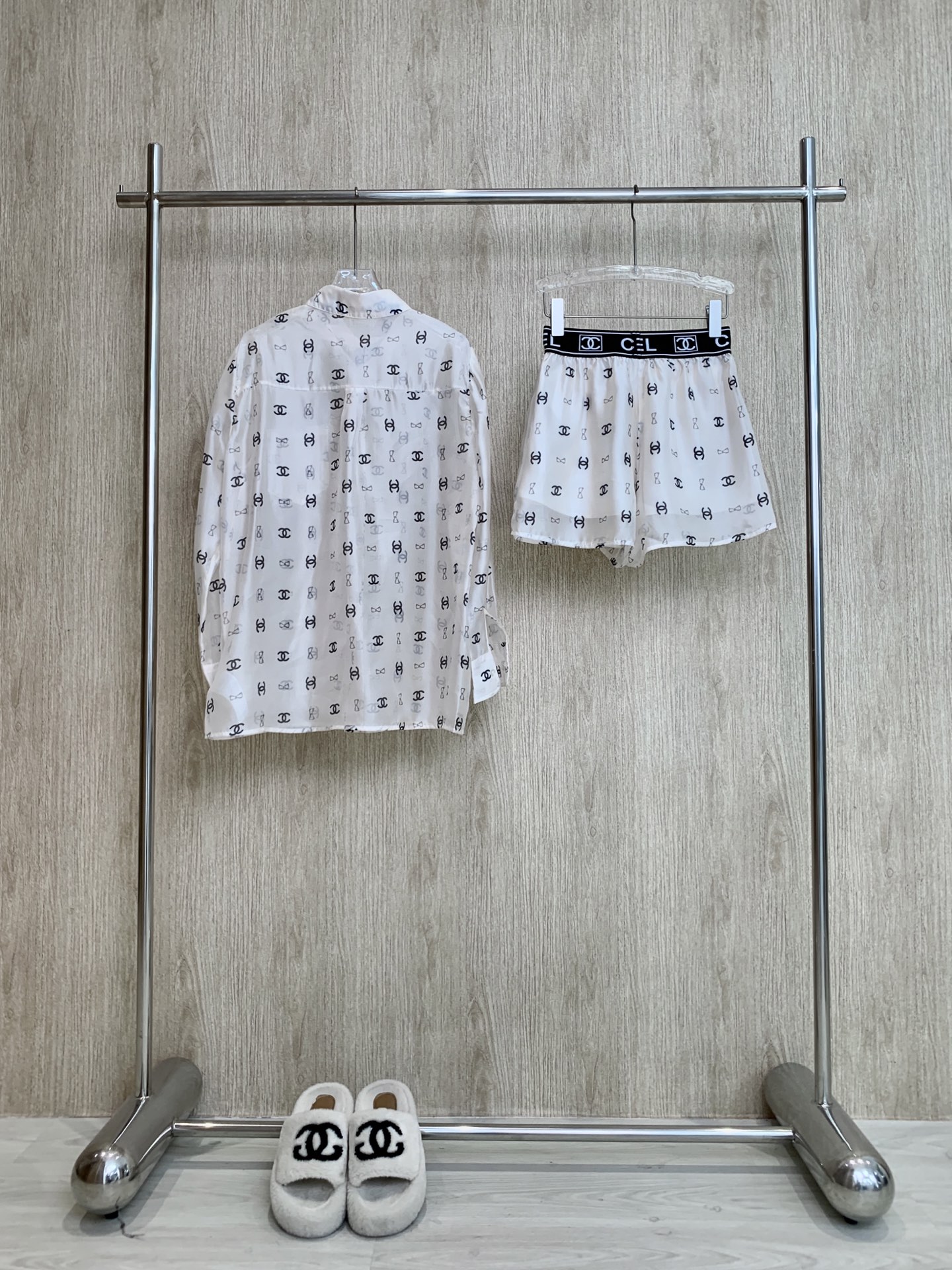 🛒𝐍𝐄𝐖 · 𝟐𝟎𝟐5/爆款现货

原单品质  Chane*｜ 25春夏新品衬衫防晒套装！
高端定制外套