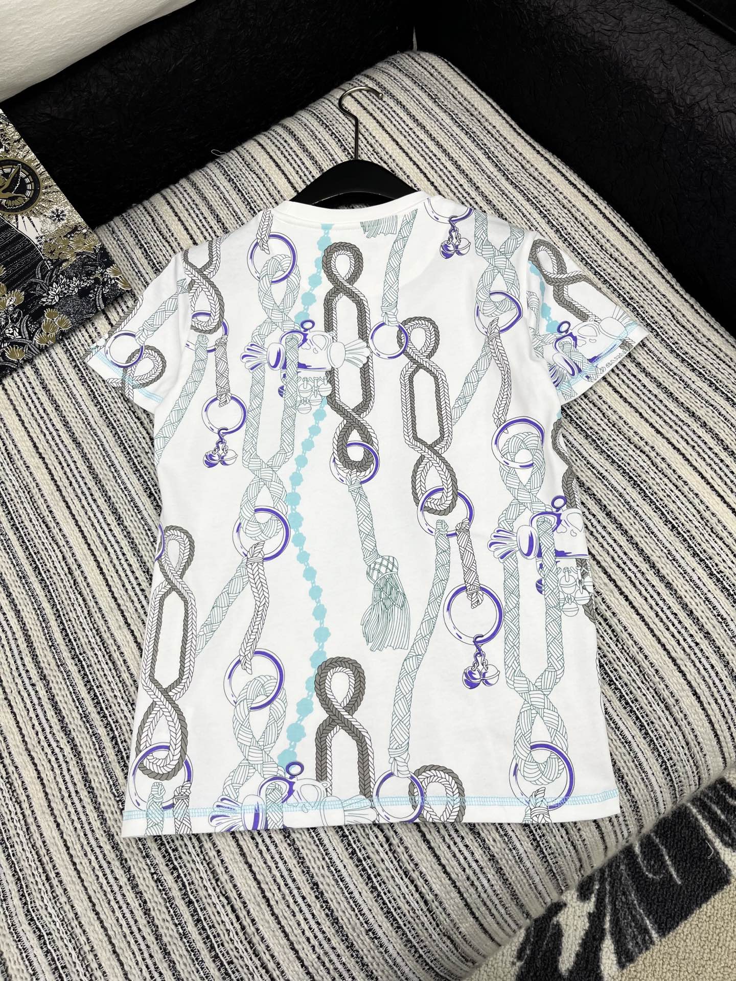 🛒𝐍𝐄𝐖 · 𝟐𝟎𝟐5/爆款现货

原单品质  Her*｜25新品印花短袖T恤
精致常规版型上身巨显瘦！