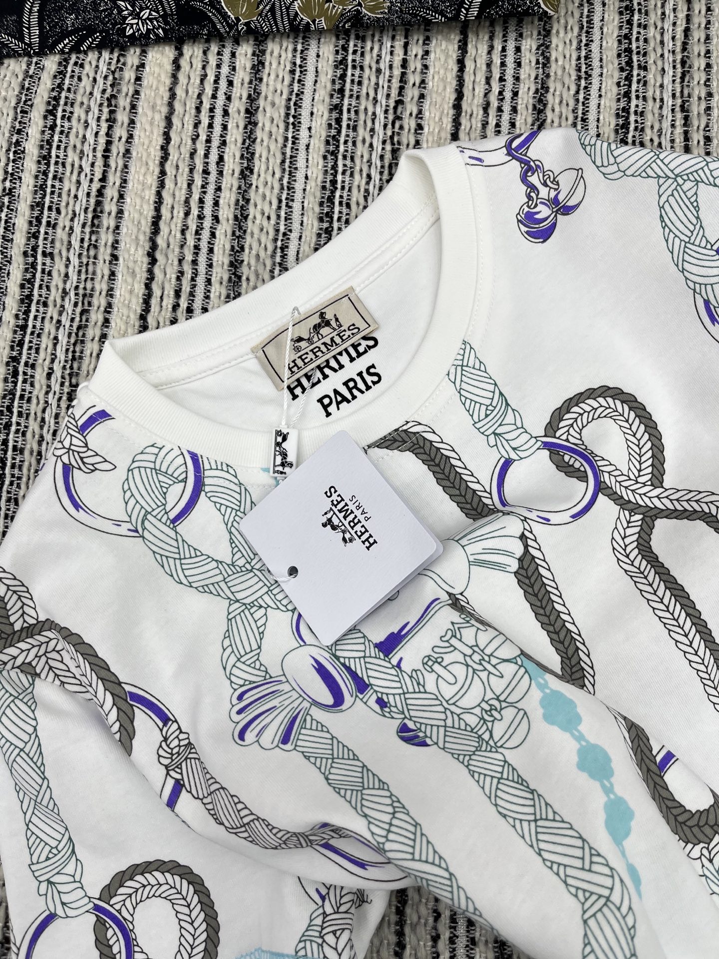 🛒𝐍𝐄𝐖 · 𝟐𝟎𝟐5/爆款现货

原单品质  Her*｜25新品印花短袖T恤
精致常规版型上身巨显瘦！