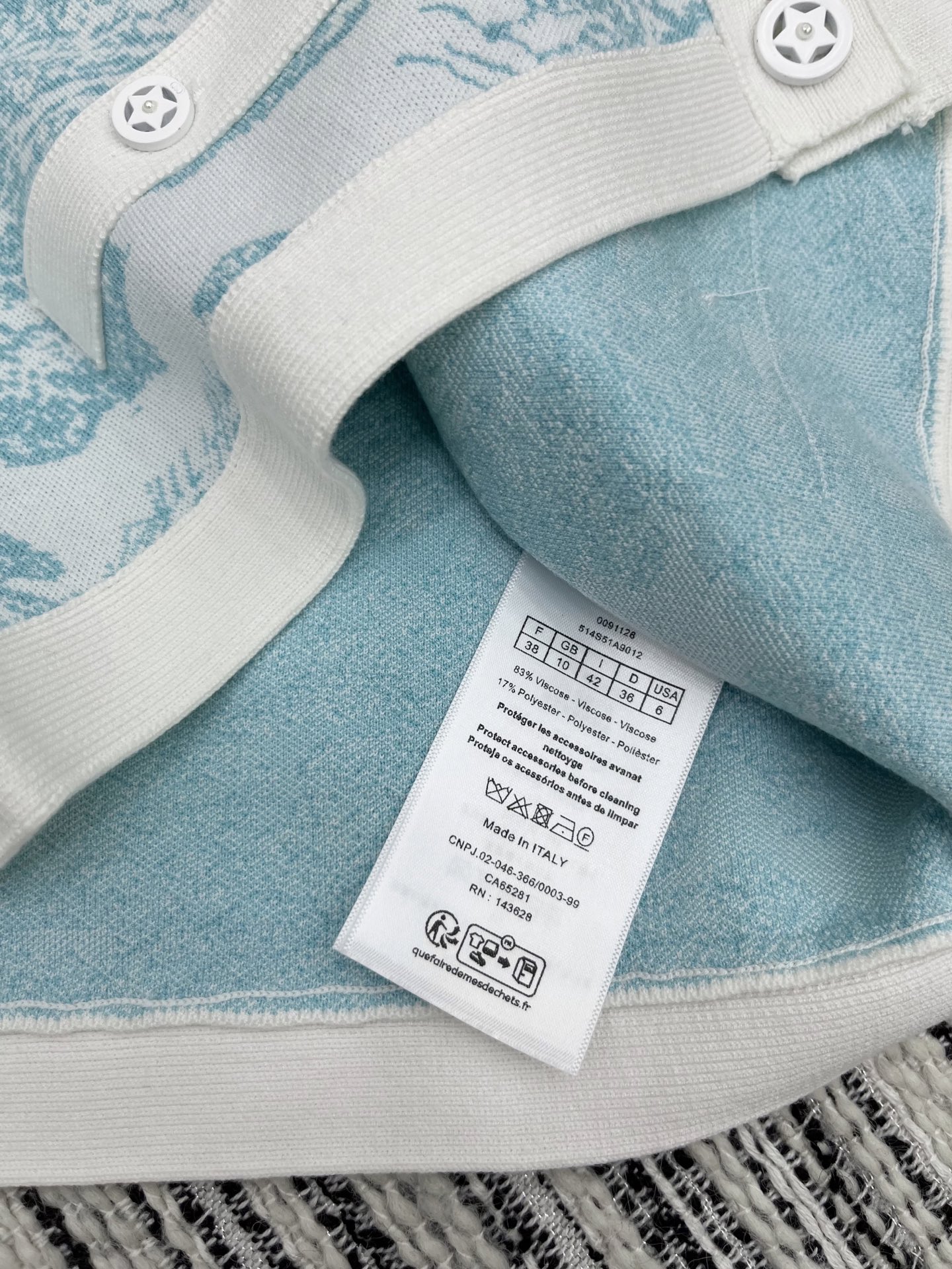 🛒𝐍𝐄𝐖 · 𝟐𝟎𝟐5/爆款现货

原单品质 Dio*｜25限定系列新品 动物提花针织开衫
经典色系 圆