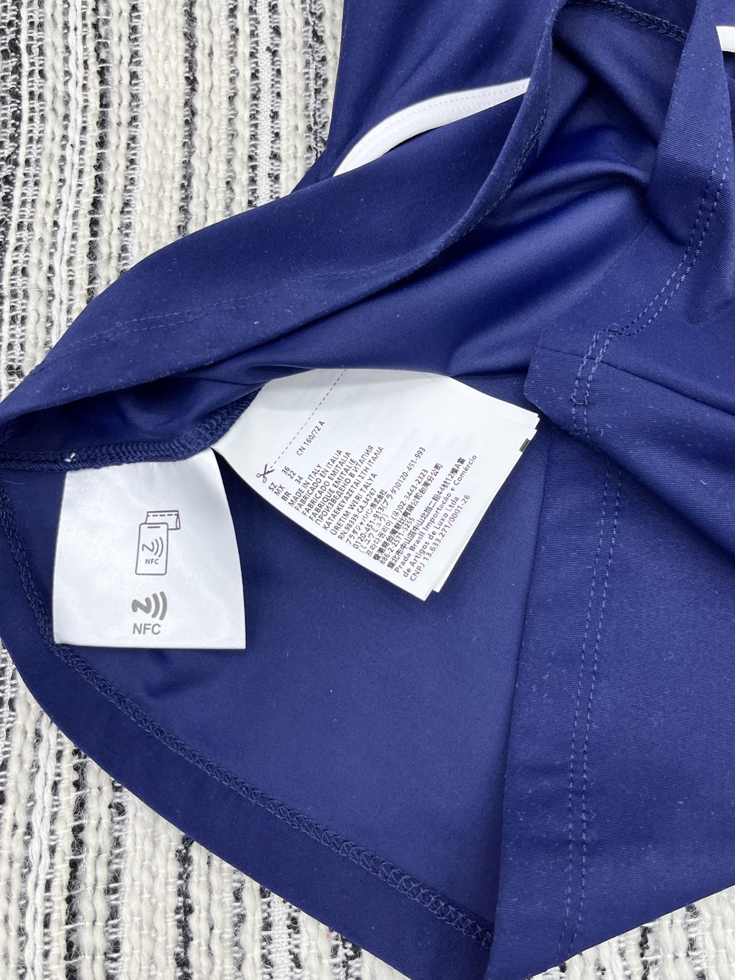 🛒𝐍𝐄𝐖 · 𝟐𝟎𝟐5/爆款现货

【原版定制】 Miu Mi*｜25春夏经典贴布绣撞色背心
订制高品质