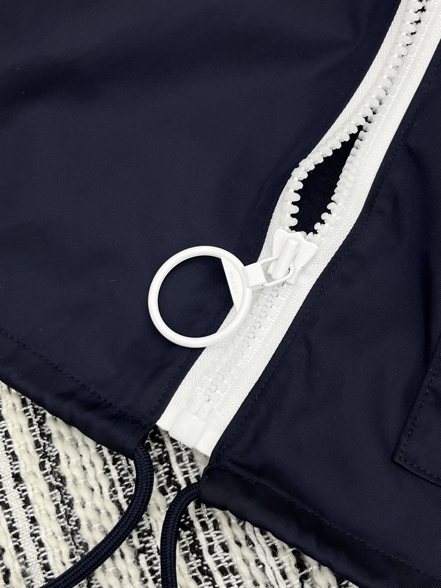 🛒𝐍𝐄𝐖 · 𝟐𝟎𝟐5/爆款

原单品质 Prad*｜ 2025新品撞色拉链尼龙背心裙
定制YB进口材质