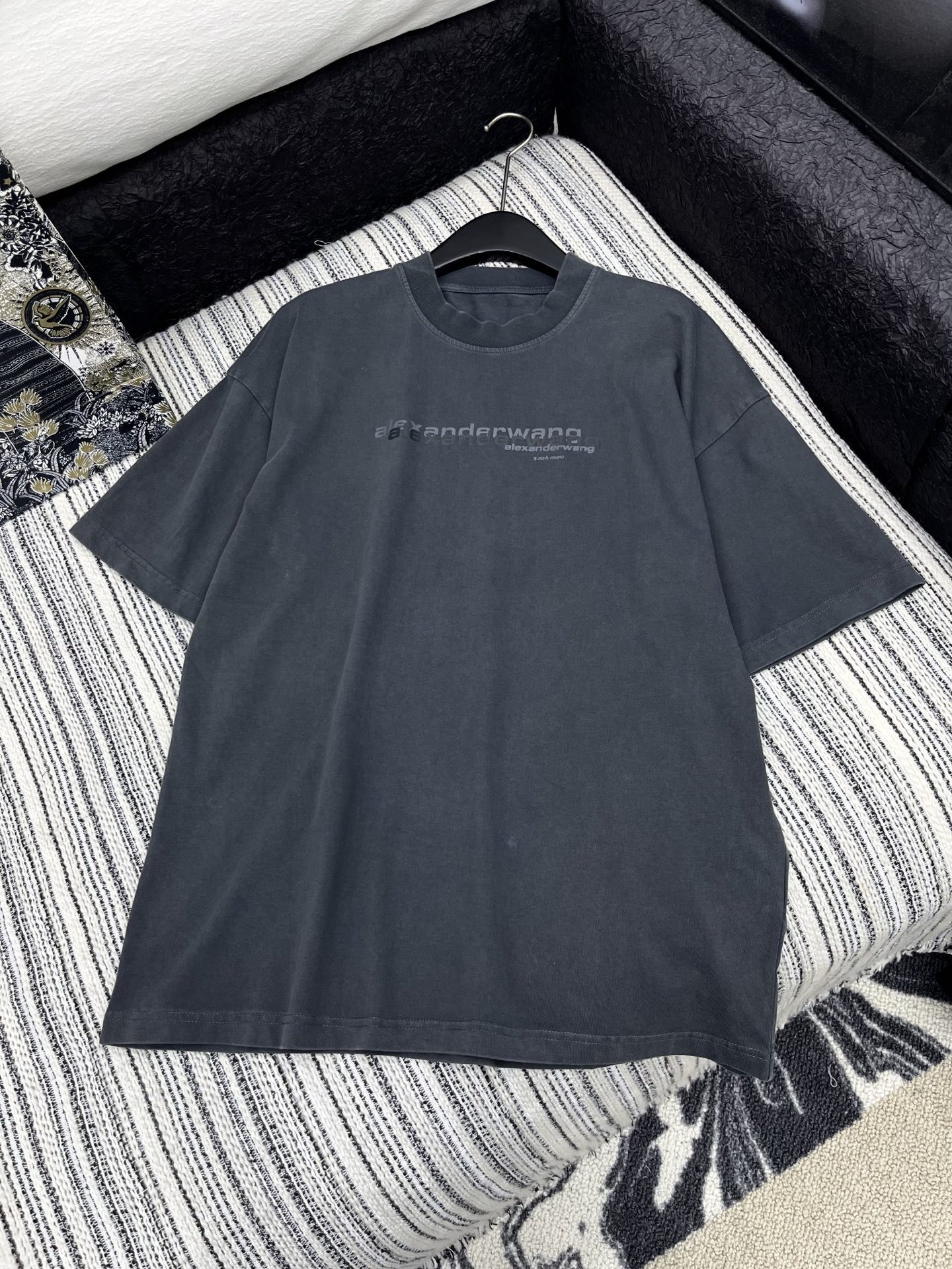 🛒𝐍𝐄𝐖 · 𝟐𝟎𝟐5/爆款现货

【原版定制】  Alex*｜2025新品炒色圆领短袖𝑇𝑒𝑒
定制YB