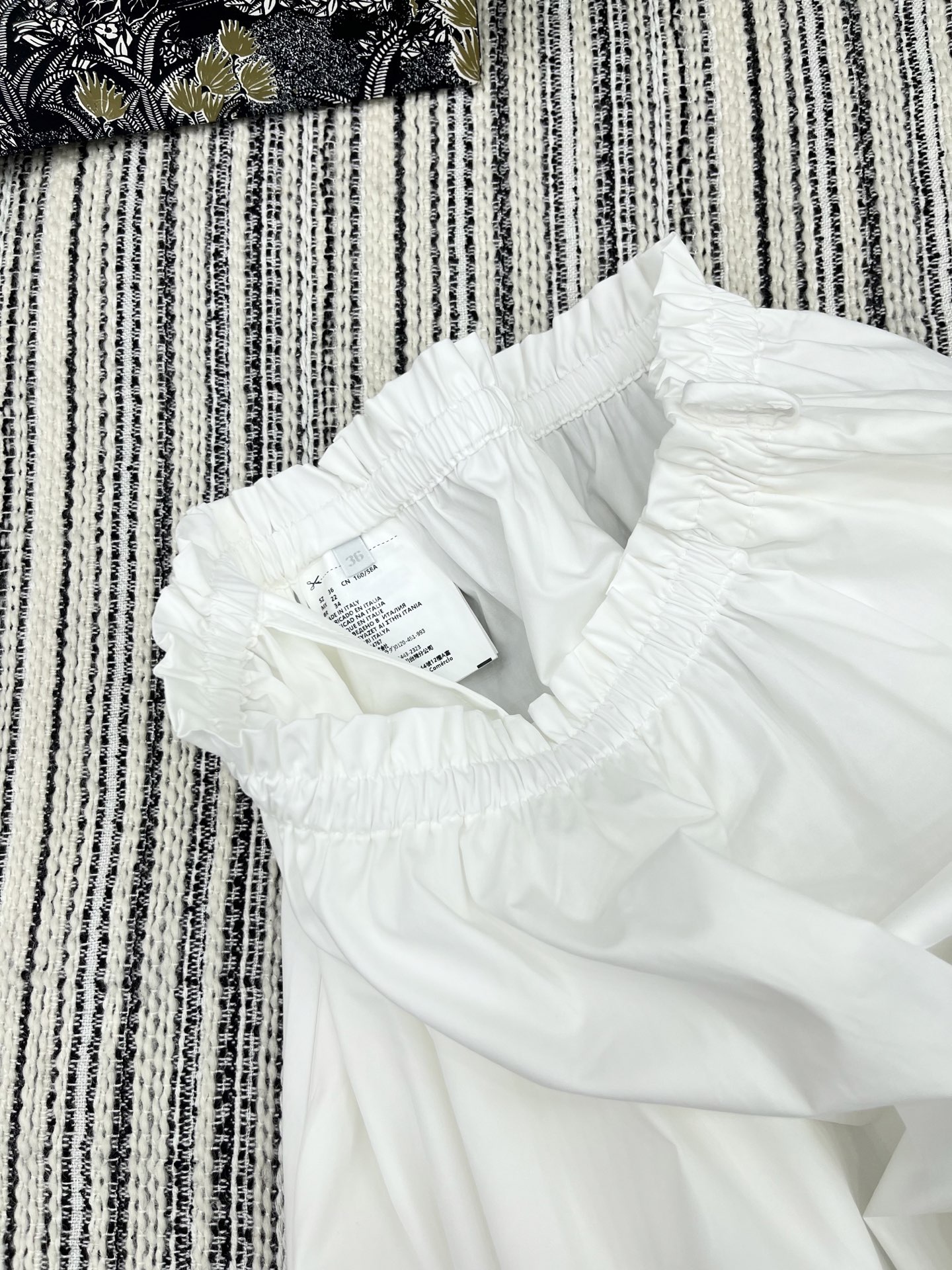 🛒𝐍𝐄𝐖 · 𝟐𝟎𝟐5/爆款现货

【原版定制】   Miu Mi*｜25新款松紧腰长半裙【配定制腰带】