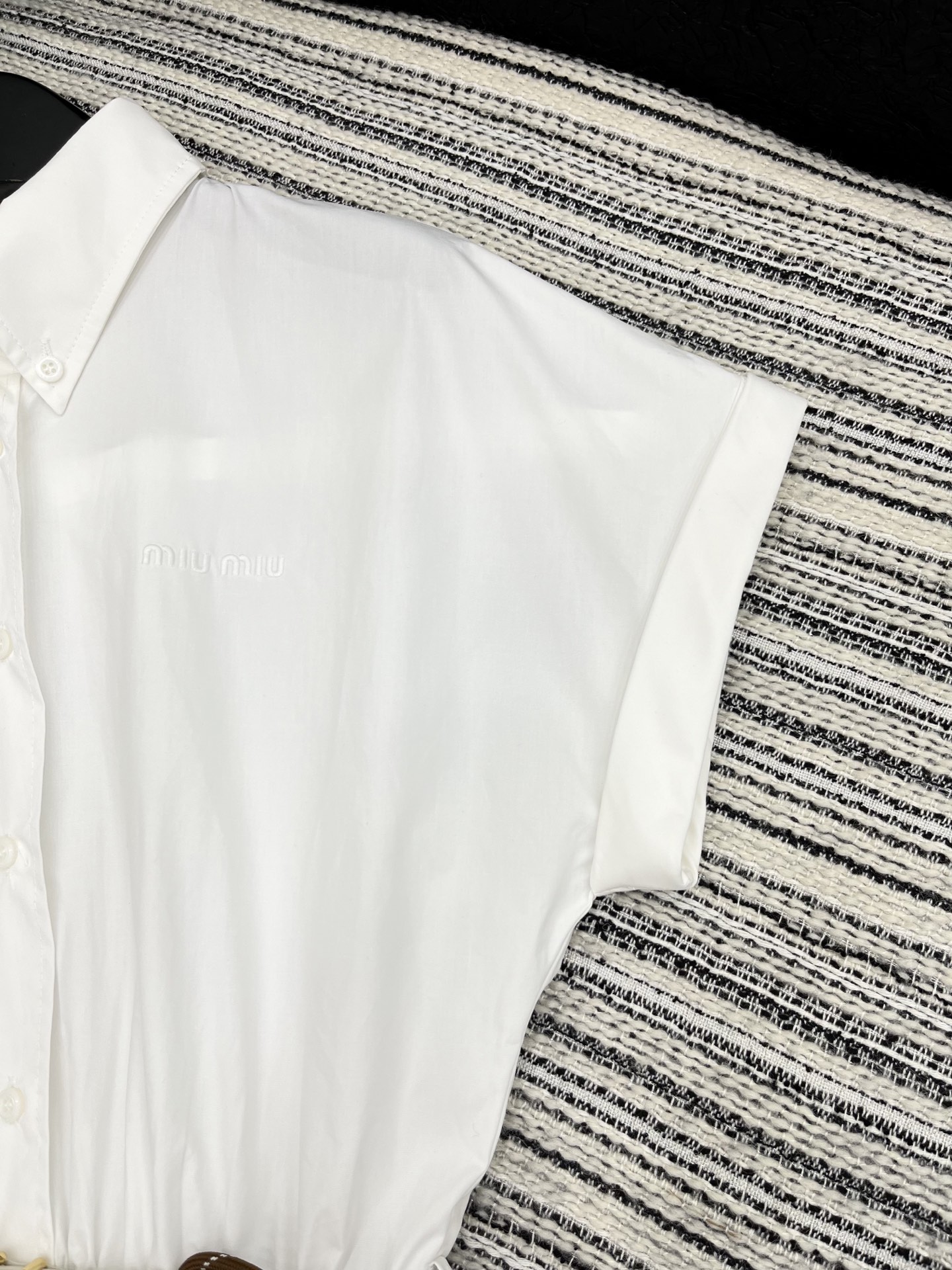 🛒𝐍𝐄𝐖 · 𝟐𝟎𝟐5/爆款现货

【原版定制】   Miu Mi*｜25新款气质卷边长款连衣裙【配定制