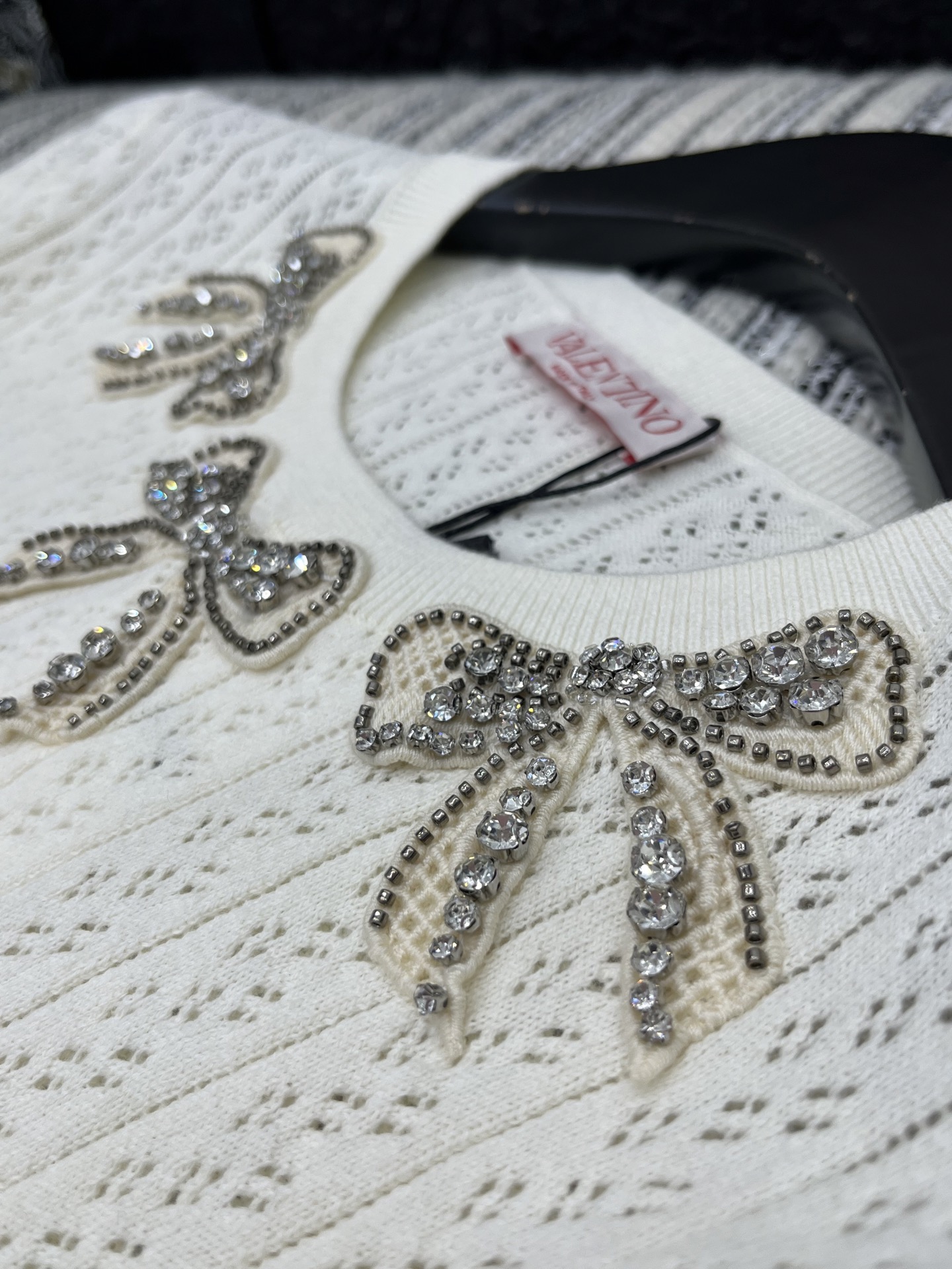 🛒𝐍𝐄𝐖 · 𝟐𝟎𝟐5/爆款现货

原单品质  Valen* ｜25新品短袖针织衫
精致版型上身巨显瘦！