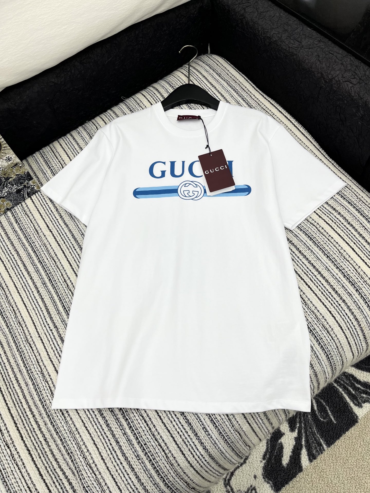 🛒𝐍𝐄𝐖 · 𝟐𝟎𝟐5/爆款现货

原单品质 Gucc*｜25限定系列新品印花短袖T恤
精致宽松大版型上