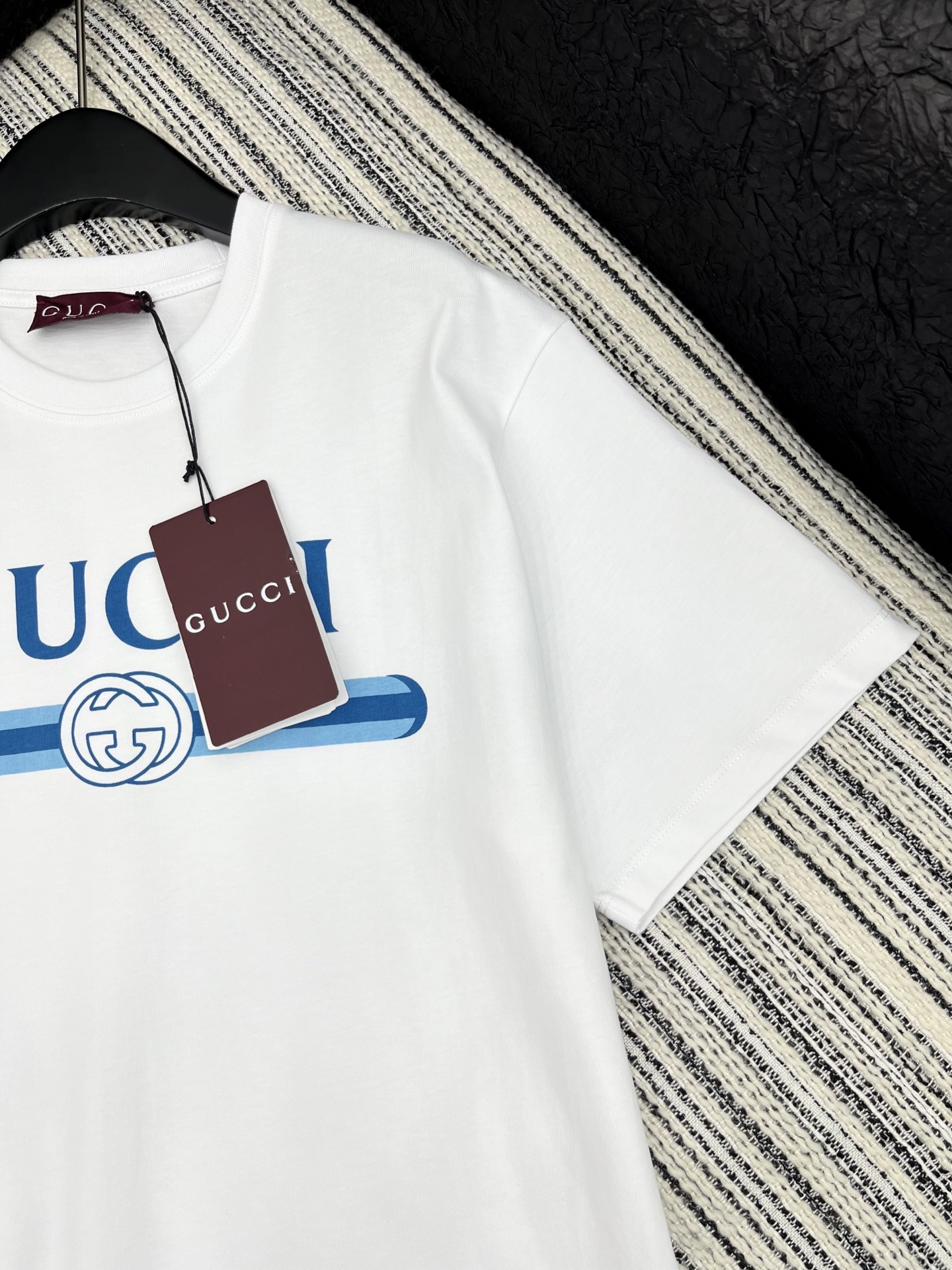 🛒𝐍𝐄𝐖 · 𝟐𝟎𝟐5/爆款现货

原单品质 Gucc*｜25限定系列新品印花短袖T恤
精致宽松大版型上