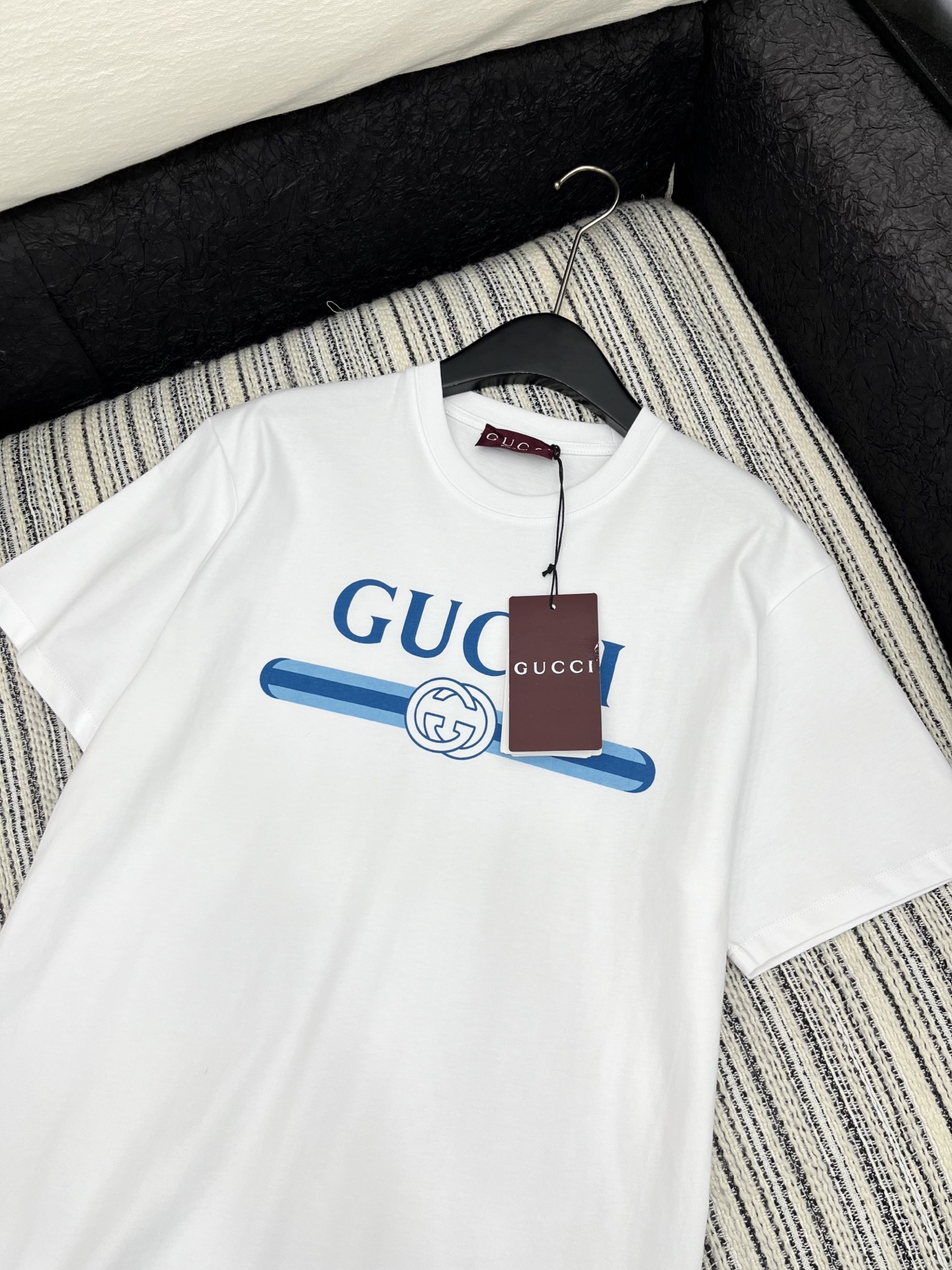 🛒𝐍𝐄𝐖 · 𝟐𝟎𝟐5/爆款现货

原单品质 Gucc*｜25限定系列新品印花短袖T恤
精致宽松大版型上
