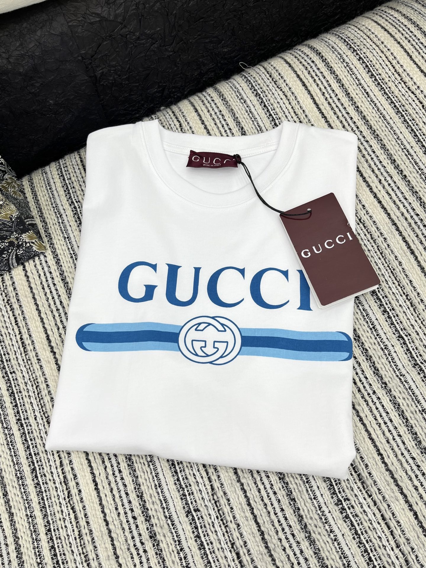 🛒𝐍𝐄𝐖 · 𝟐𝟎𝟐5/爆款现货

原单品质 Gucc*｜25限定系列新品印花短袖T恤
精致宽松大版型上