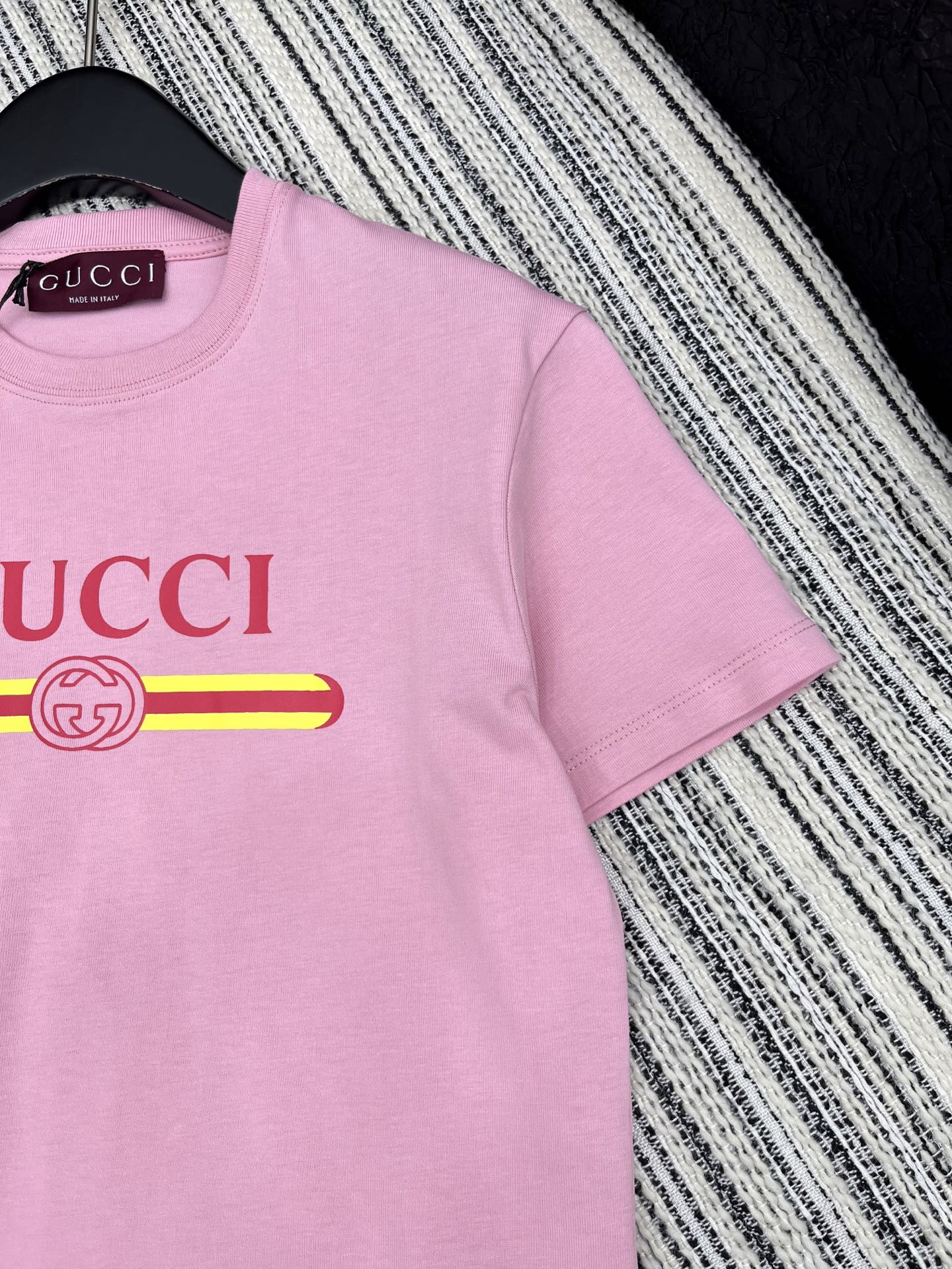 🛒𝐍𝐄𝐖 · 𝟐𝟎𝟐5/爆款现货

原单品质 Gucc*｜25限定系列新品印花短袖T恤
精致版型上身巨显
