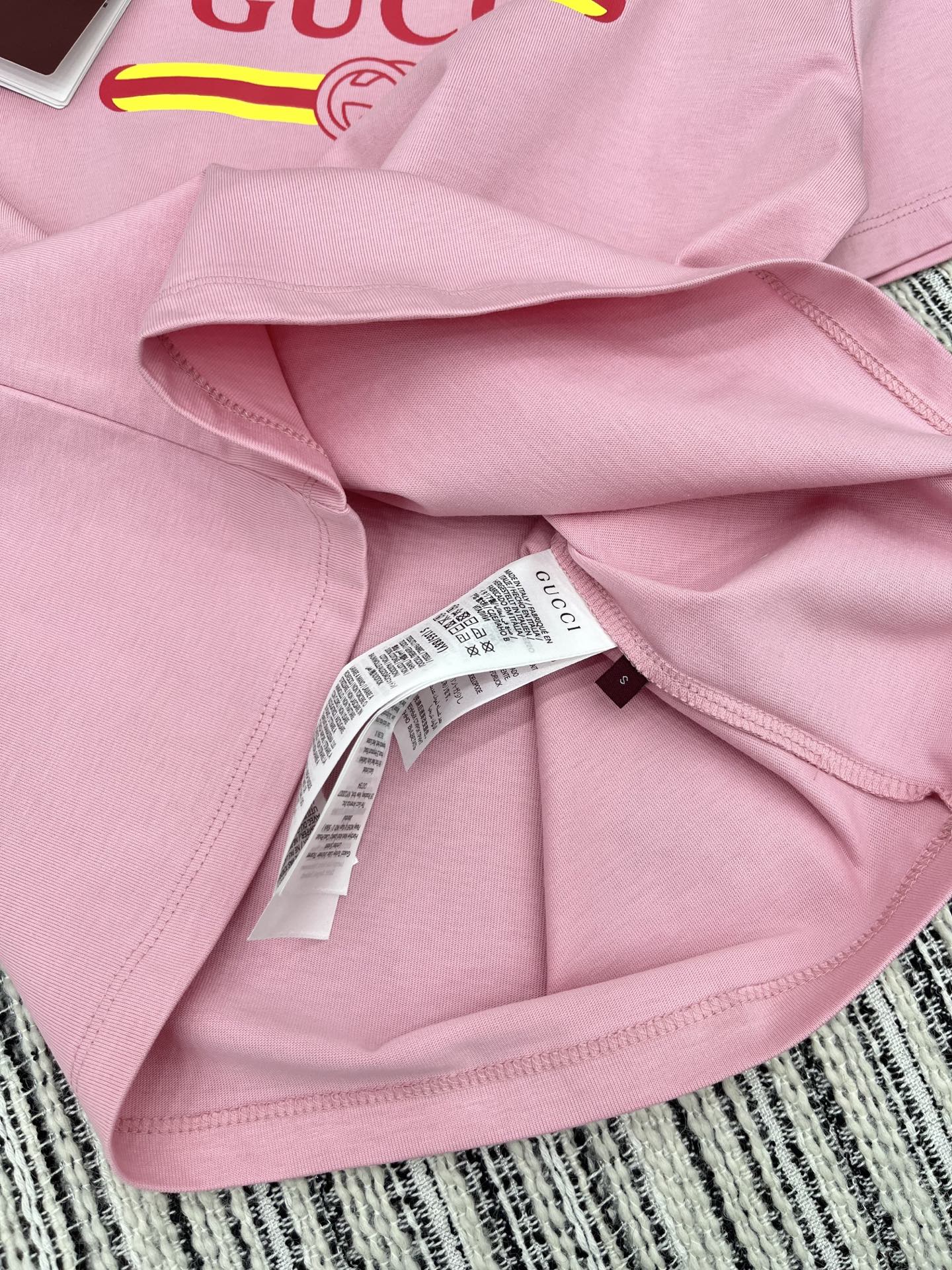 🛒𝐍𝐄𝐖 · 𝟐𝟎𝟐5/爆款现货

原单品质 Gucc*｜25限定系列新品印花短袖T恤
精致版型上身巨显