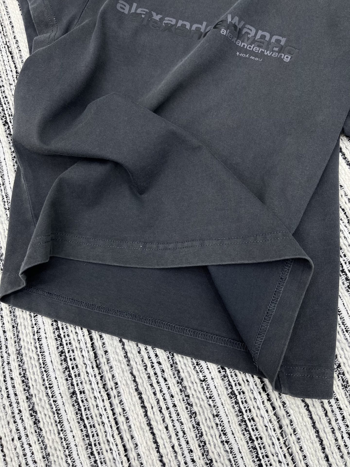 🛒𝐍𝐄𝐖 · 𝟐𝟎𝟐5/爆款现货

【原版定制】  Alex*｜2025新品炒色圆领短袖𝑇𝑒𝑒
定制YB