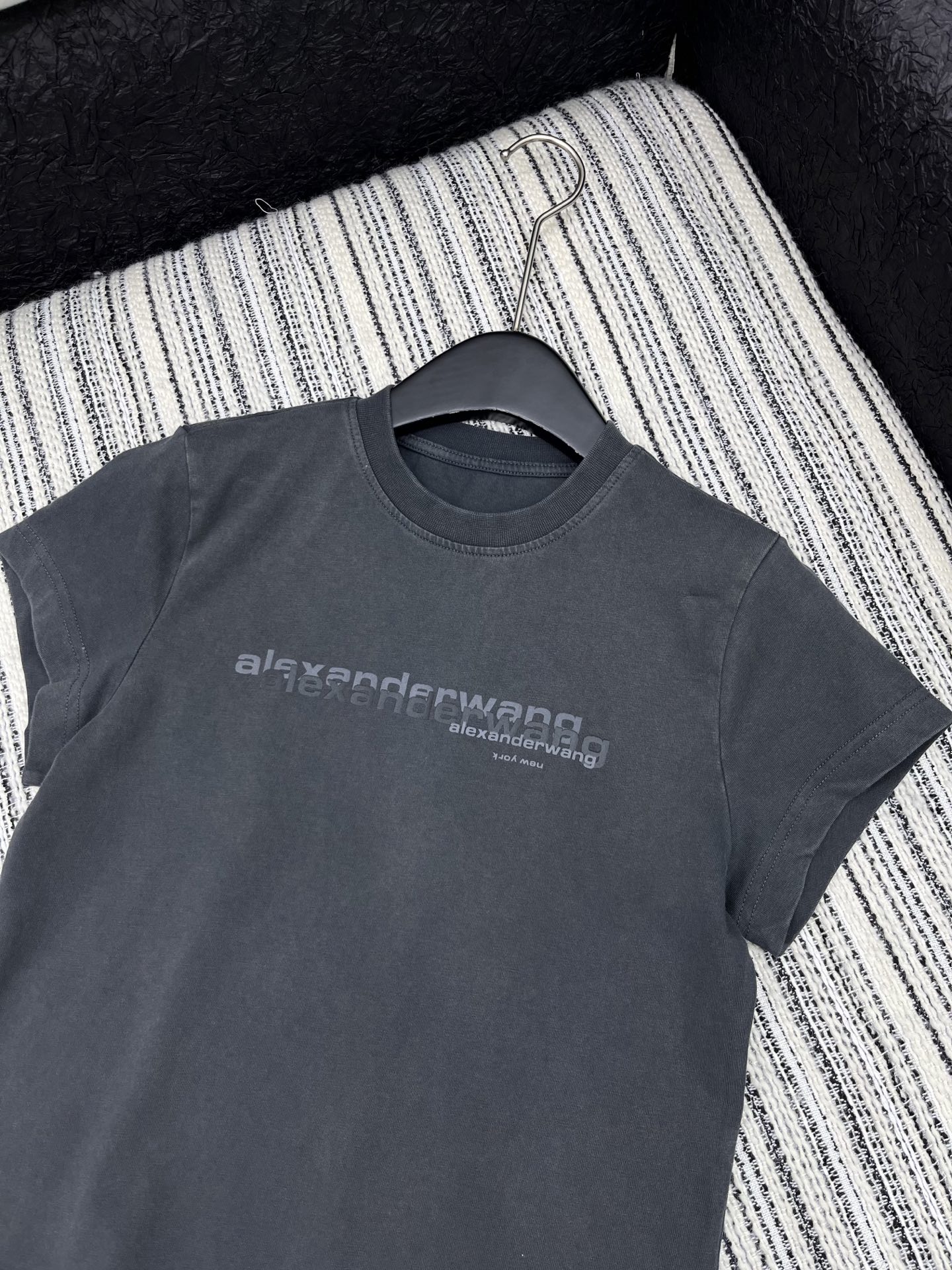 🛒𝐍𝐄𝐖 · 𝟐𝟎𝟐5/爆款现货

【原版定制】  Alex*｜2025新品炒色圆领短袖𝑇𝑒𝑒
定制YB