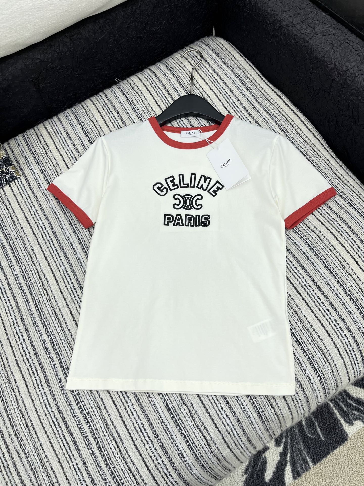 🛒𝐍𝐄𝐖 · 𝟐𝟎𝟐5/爆款现货

原单品质 Prad*｜25限定系列新品刺绣logo短袖T恤
精致常规