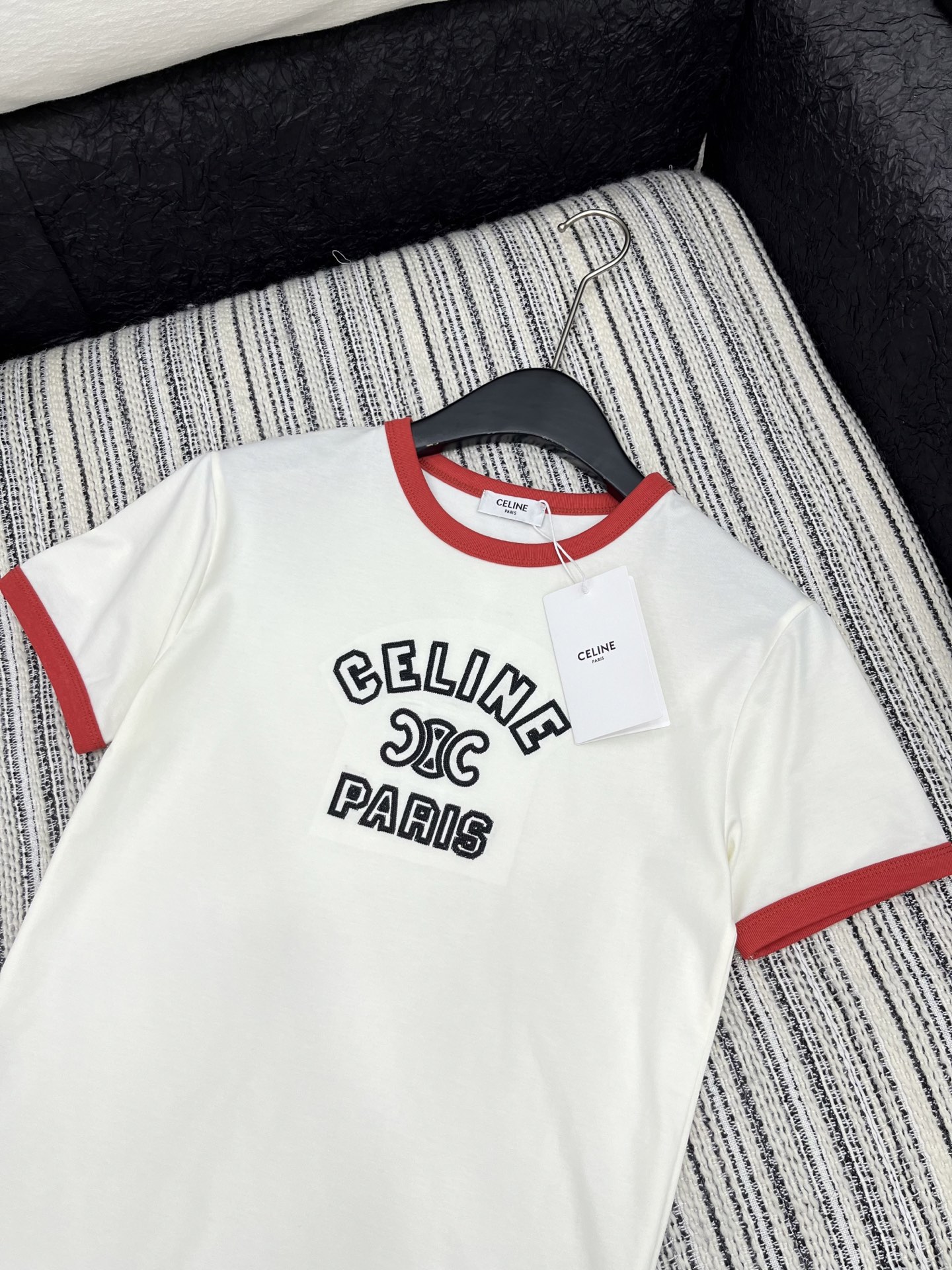 🛒𝐍𝐄𝐖 · 𝟐𝟎𝟐5/爆款现货

原单品质 Prad*｜25限定系列新品刺绣logo短袖T恤
精致常规