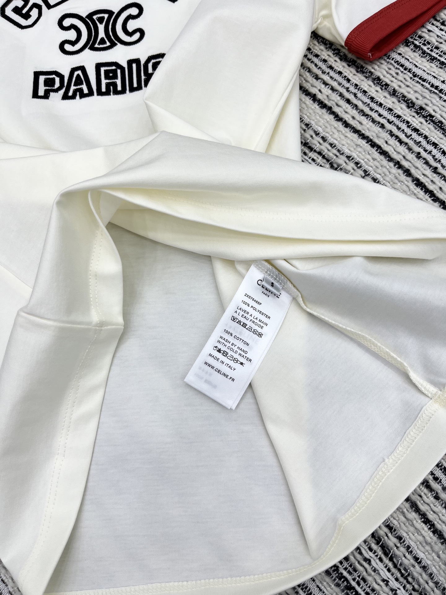 🛒𝐍𝐄𝐖 · 𝟐𝟎𝟐5/爆款现货

原单品质 Prad*｜25限定系列新品刺绣logo短袖T恤
精致常规