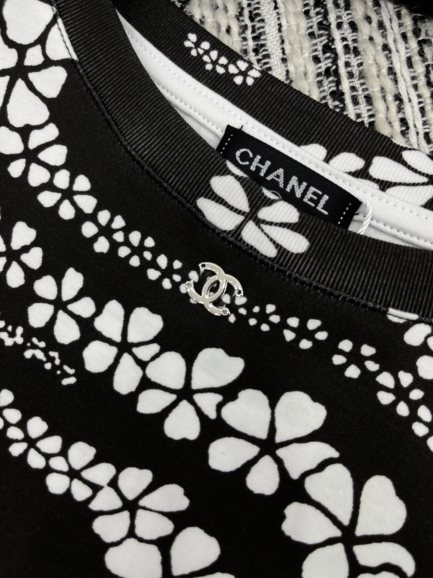 🛒𝐍𝐄𝐖 · 𝟐𝟎𝟐5/爆款现货

原单品质  Chane*｜2025夏季圆领印花短袖𝑇𝑒𝑒
定制YB斜