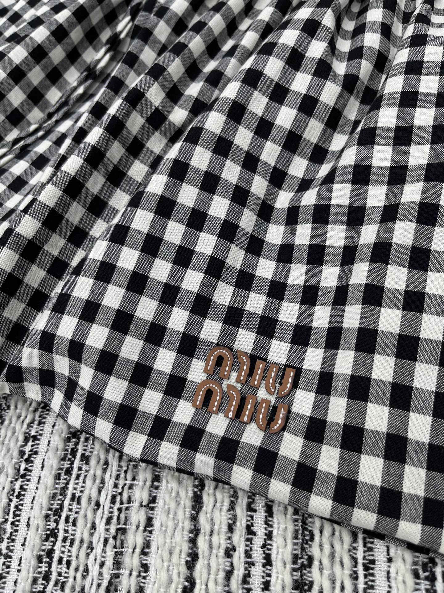 🛒𝐍𝐄𝐖 · 𝟐𝟎𝟐5/爆款现货

【原版定制】Miu Mi*｜25新款学院风抽绳大摆格子半裙【带三角裤