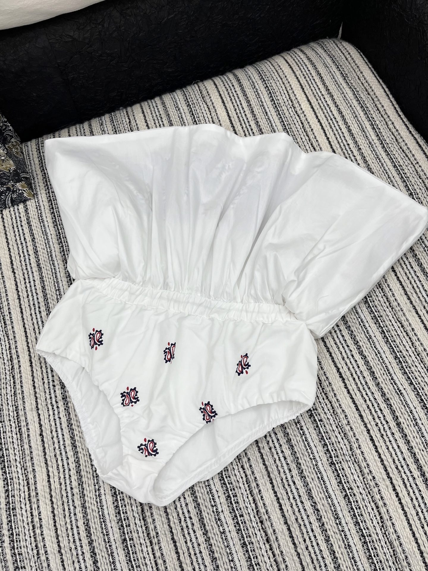 🛒𝐍𝐄𝐖 · 𝟐𝟎𝟐5/爆款现货

【原版定制】Miu Mi*｜25新款民族风抽绳大摆格子半裙【带三角裤
