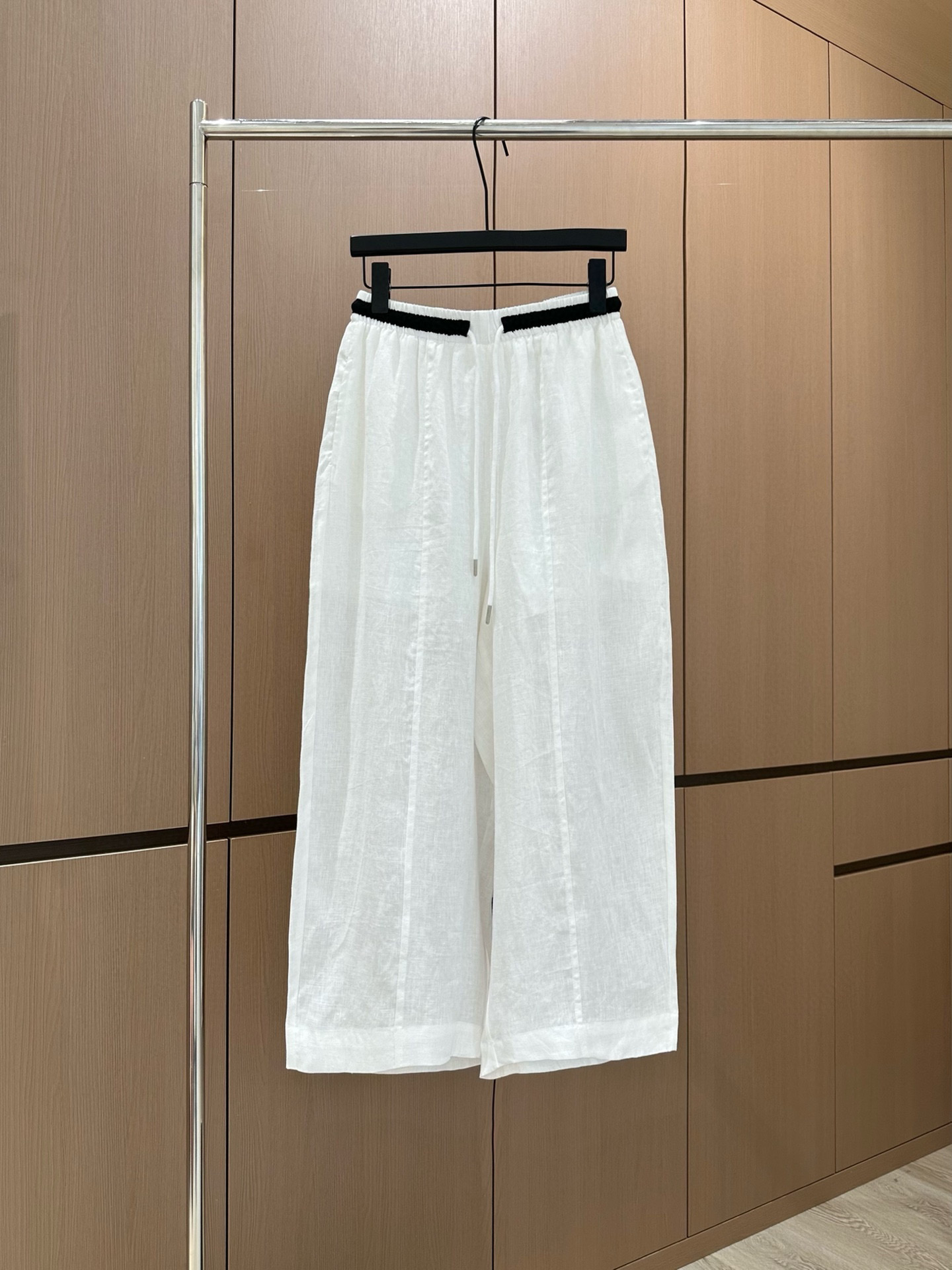 🛒𝐍𝐄𝐖 · 𝟐𝟎𝟐5/爆款现货

原单品质  Chan*｜25新款麻料休闲裤
订制高品质面料质感超赞！