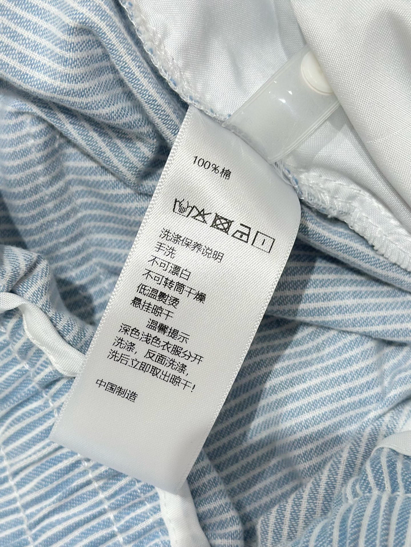 🛒𝐍𝐄𝐖 · 𝟐𝟎𝟐5/爆款现货

原单品质 设计师｜25新款抽绳松紧腰条纹休闲裤
颜色百搭高级 定制腰