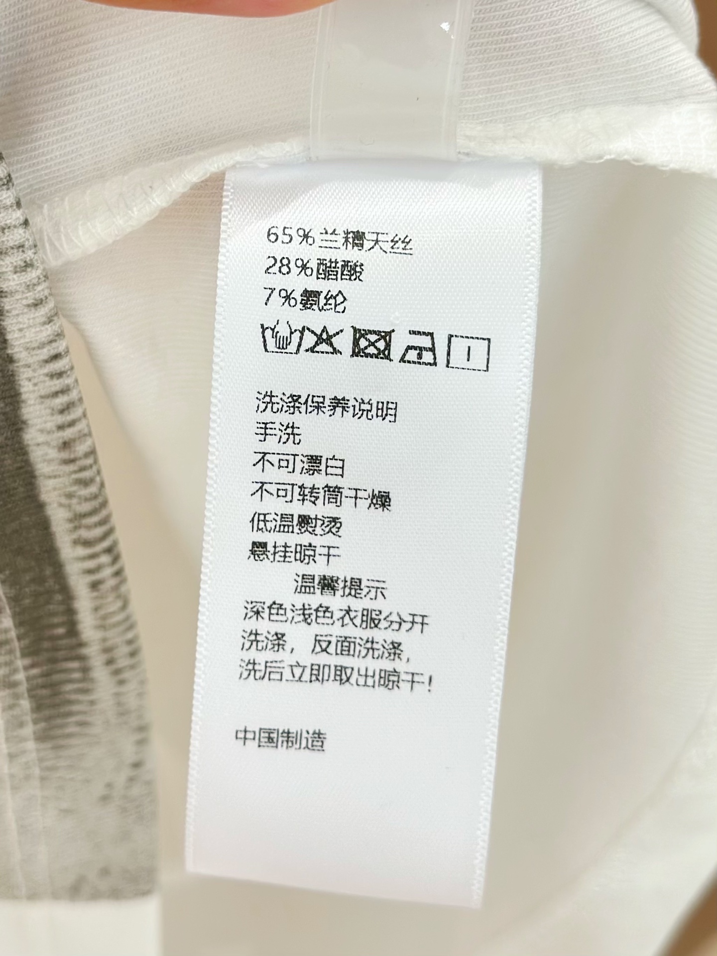 🛒𝐍𝐄𝐖 · 𝟐𝟎𝟐5/爆款现货

原单品质  小众*｜25新品心机印花短袖T恤
精致常规版型上身巨显瘦